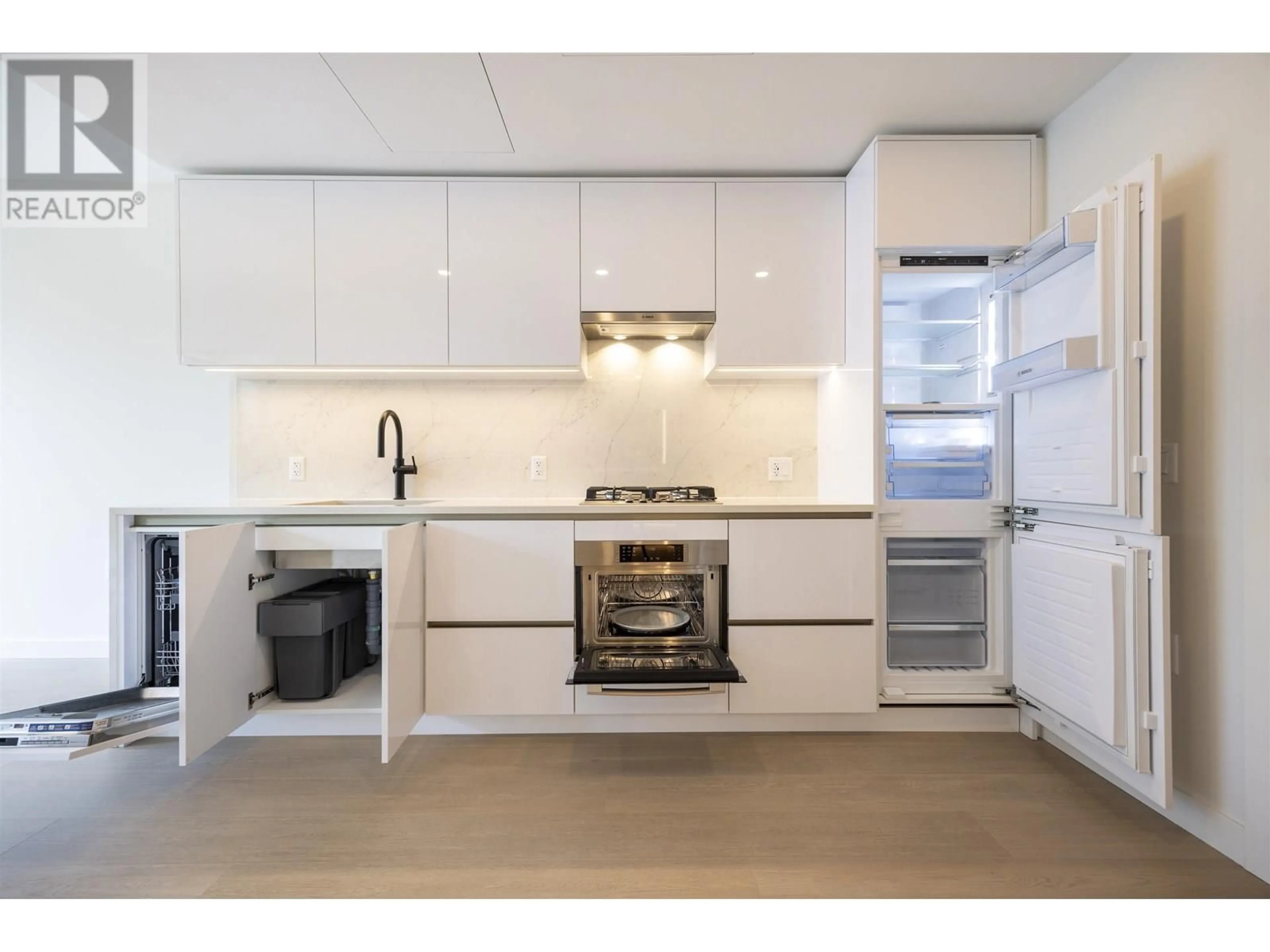 Standard kitchen, unknown for 503 - 5987 WILSON AVENUE, Burnaby British Columbia V5H0L7
