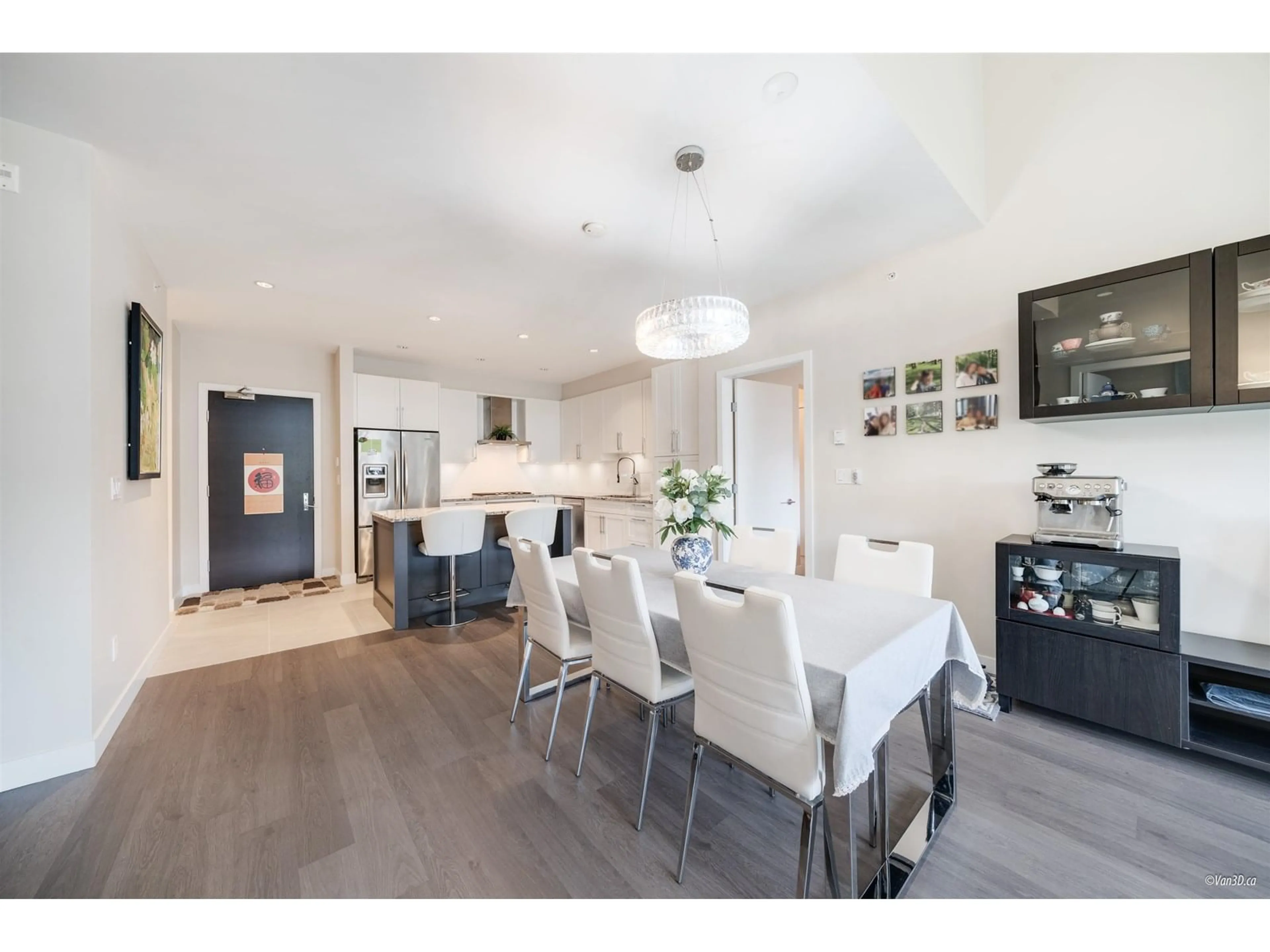 Open concept kitchen, unknown for 410 - 15360 20, Surrey British Columbia V4A2A3