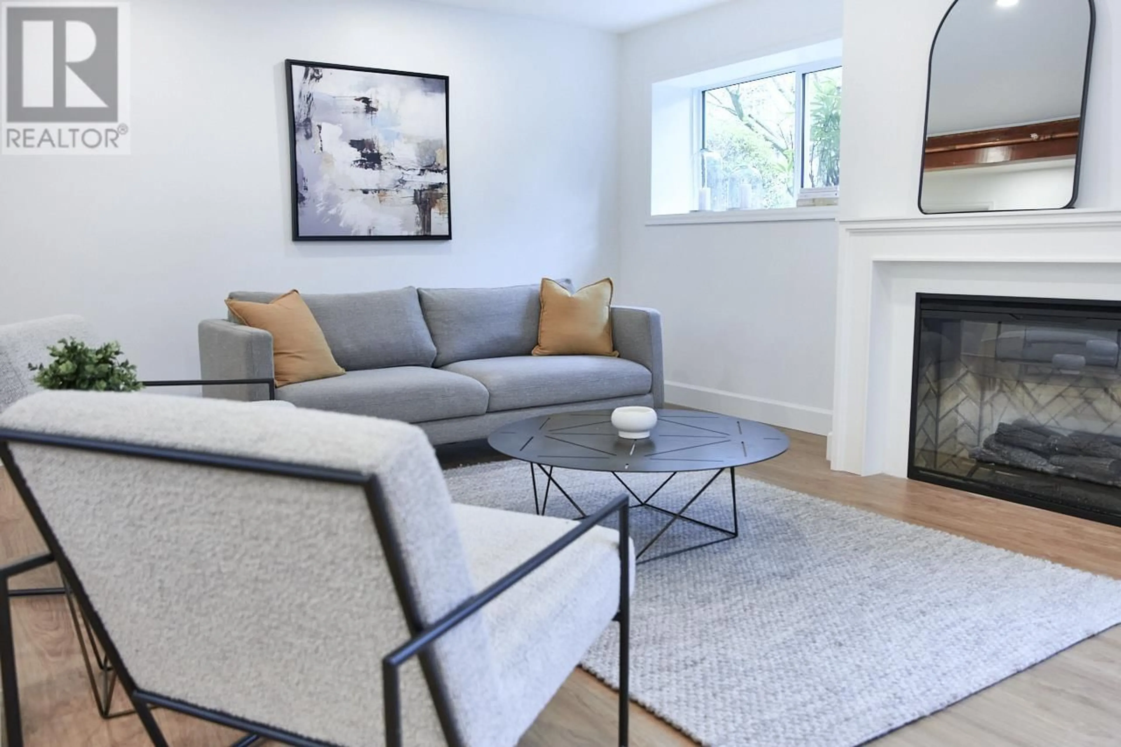 Living room with furniture, unknown for 2991 YUKON STREET, Vancouver British Columbia V5Y3W1