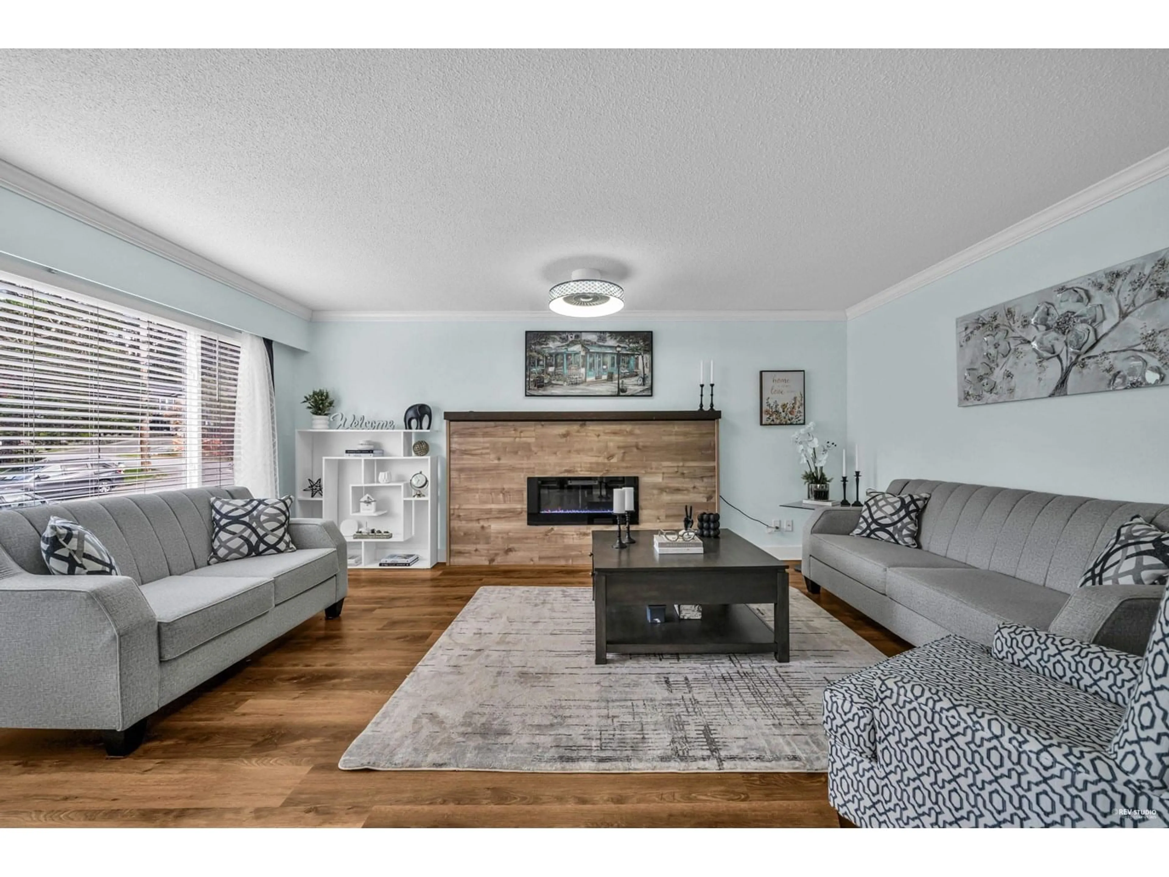 Living room with furniture, wood/laminate floor for 11022 SHELLEY, Delta British Columbia V4E1G5