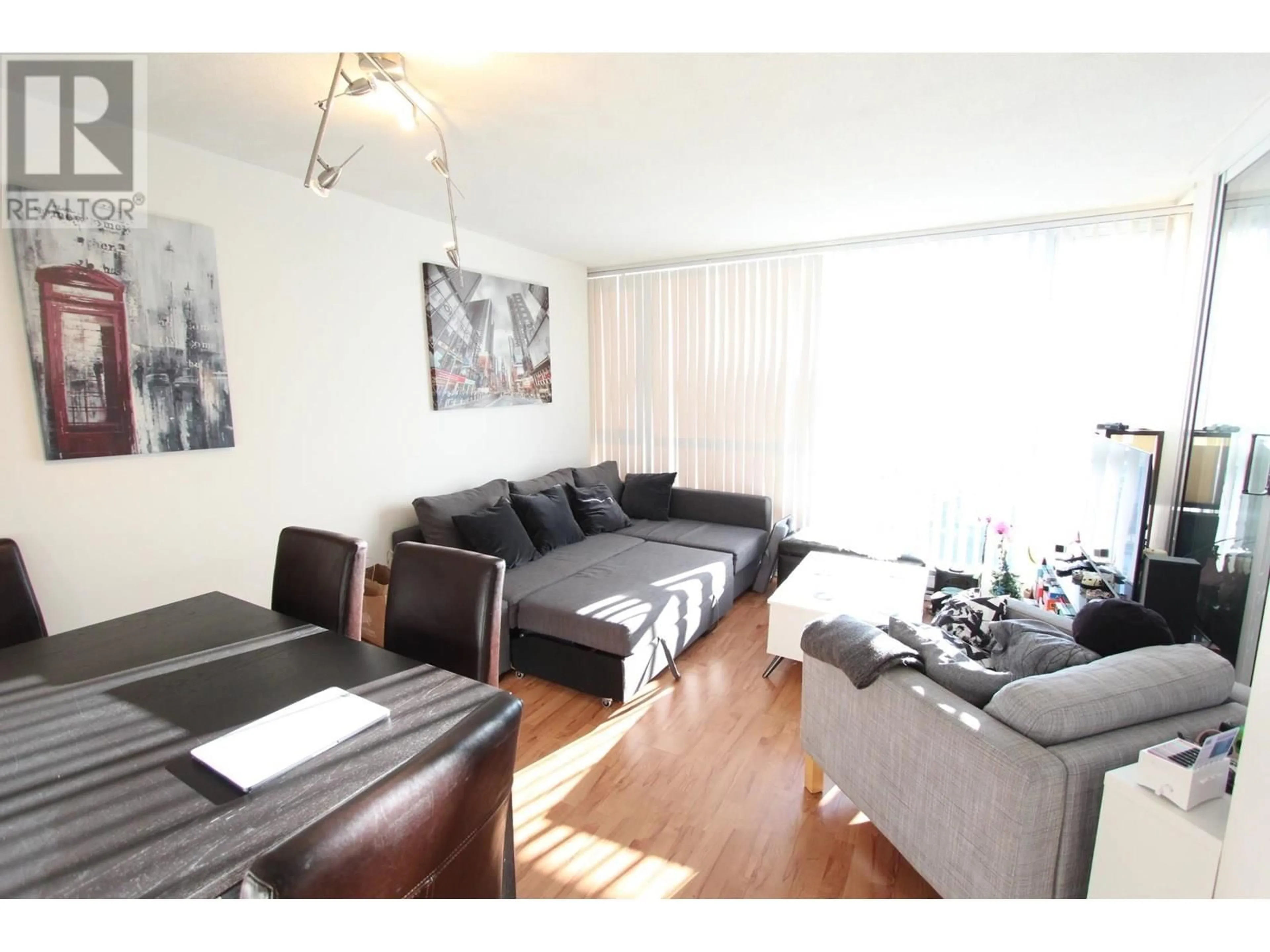 Living room with furniture, wood/laminate floor for 2207 - 1188 RICHARDS STREET, Vancouver British Columbia V6B3E6