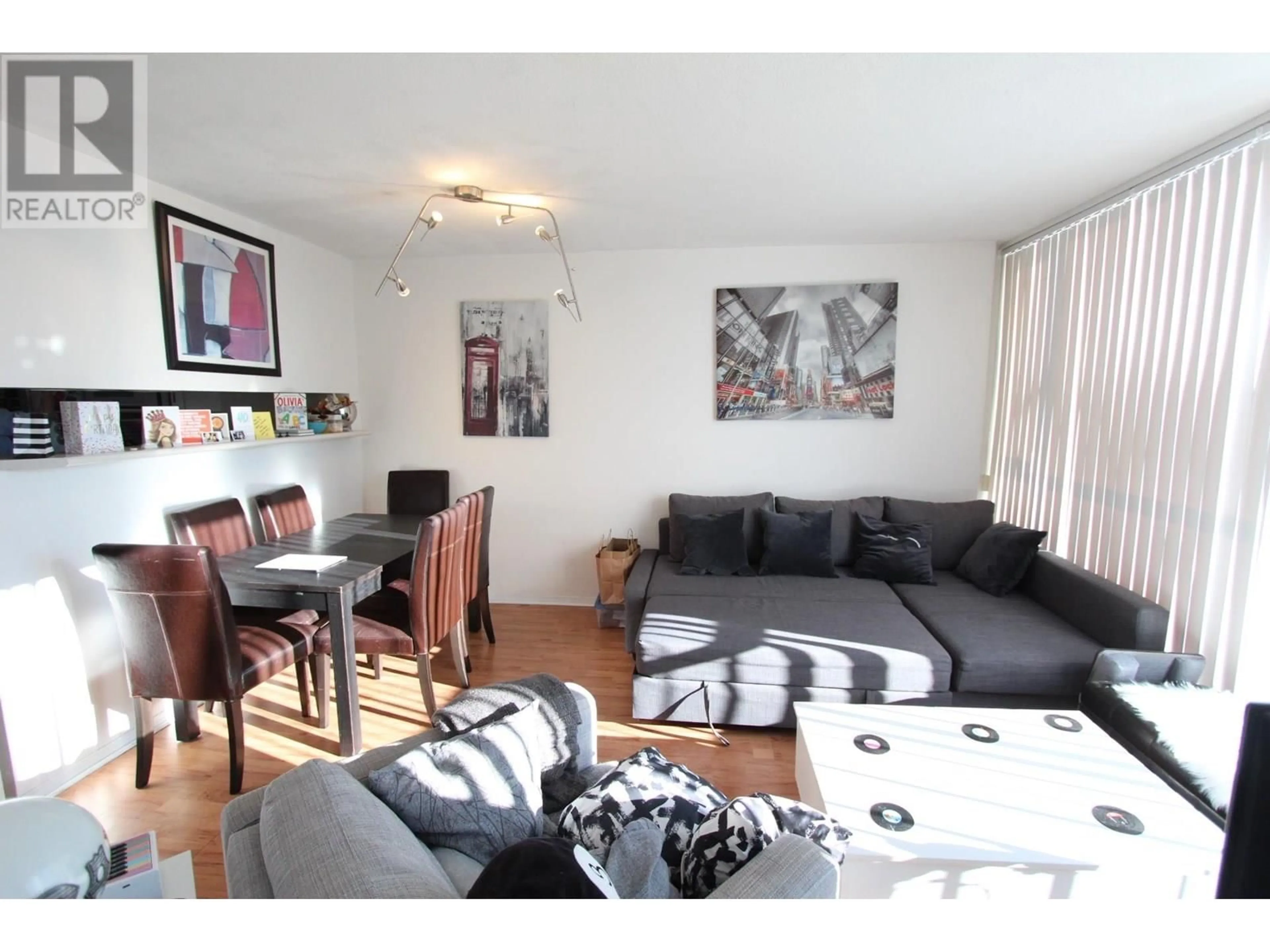 Living room with furniture, wood/laminate floor for 2207 - 1188 RICHARDS STREET, Vancouver British Columbia V6B3E6