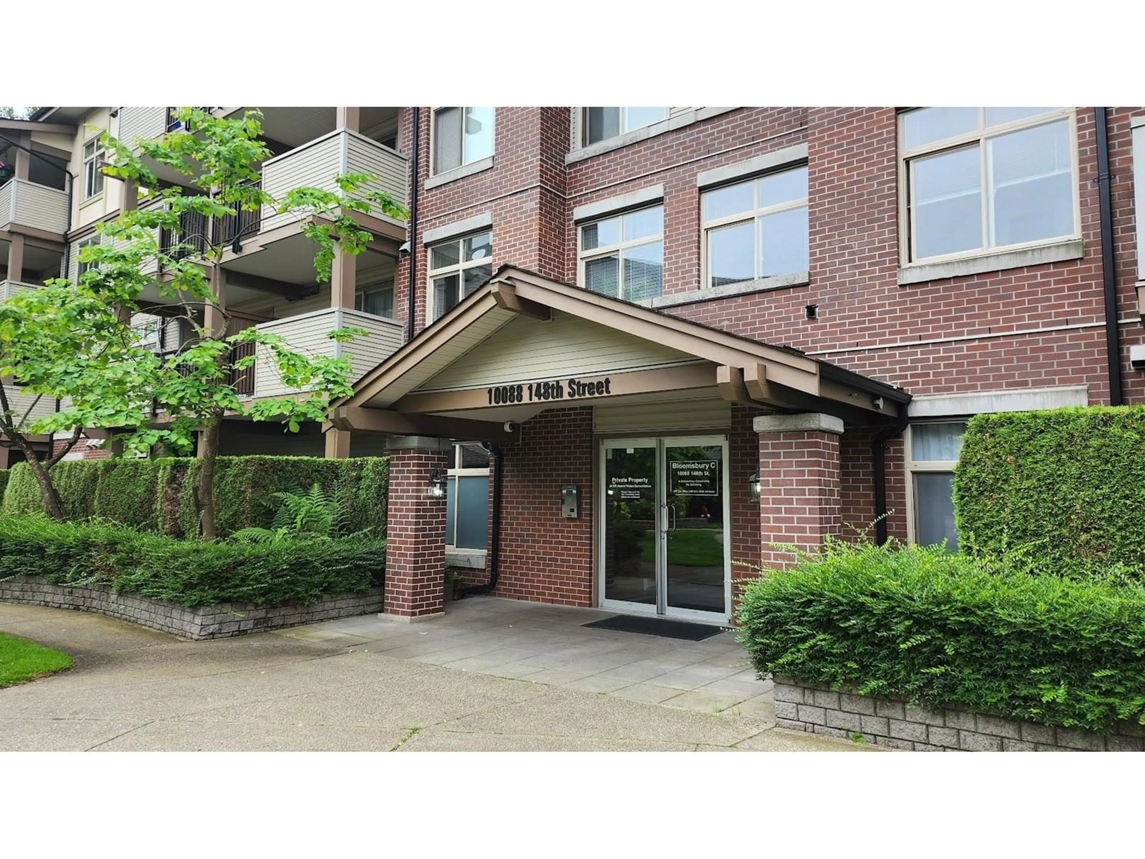 Indoor foyer for 406 - 10088 148, Surrey British Columbia V3R3M9