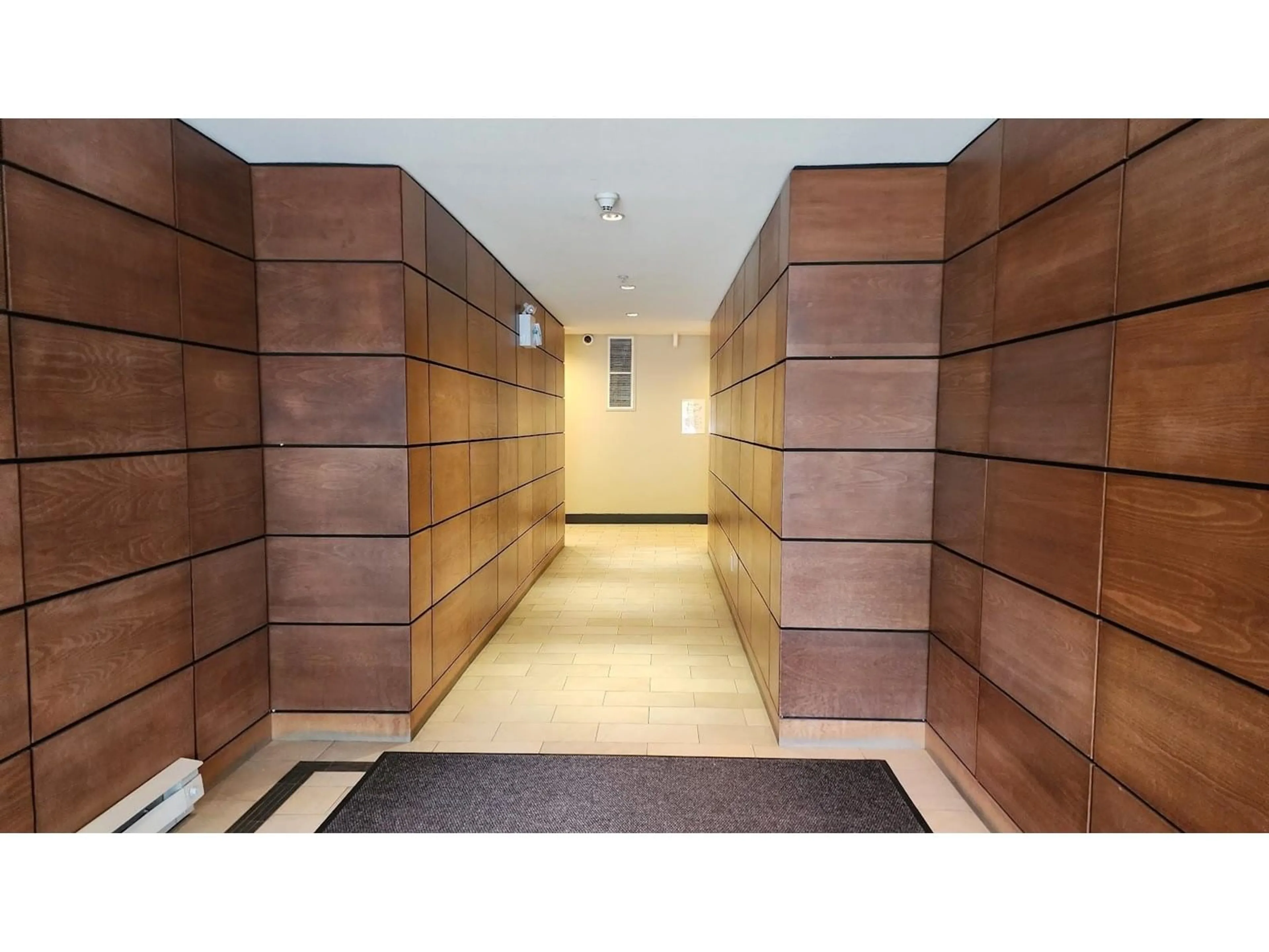 Indoor foyer for 406 - 10088 148, Surrey British Columbia V3R3M9