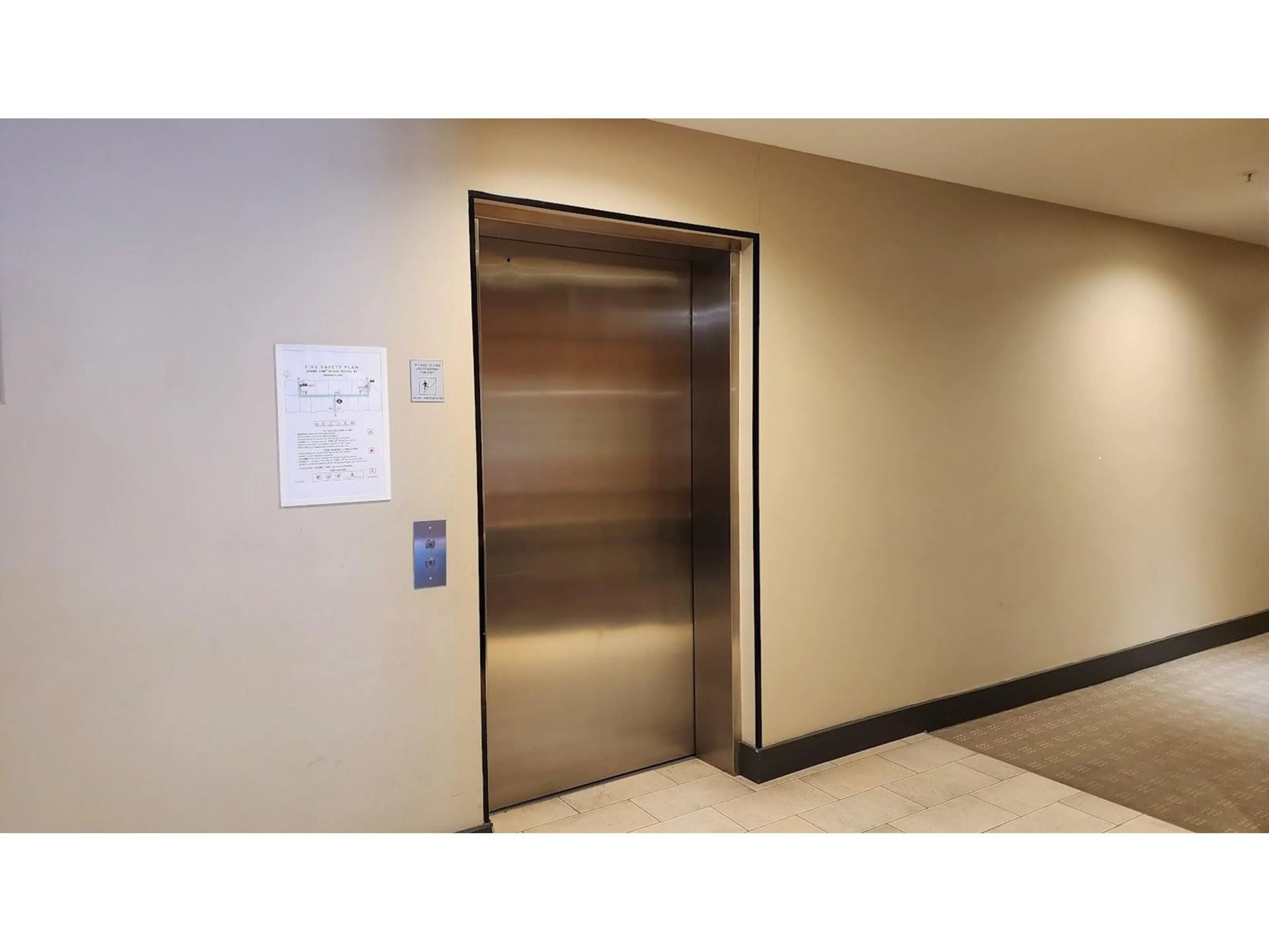 Indoor foyer for 406 - 10088 148, Surrey British Columbia V3R3M9