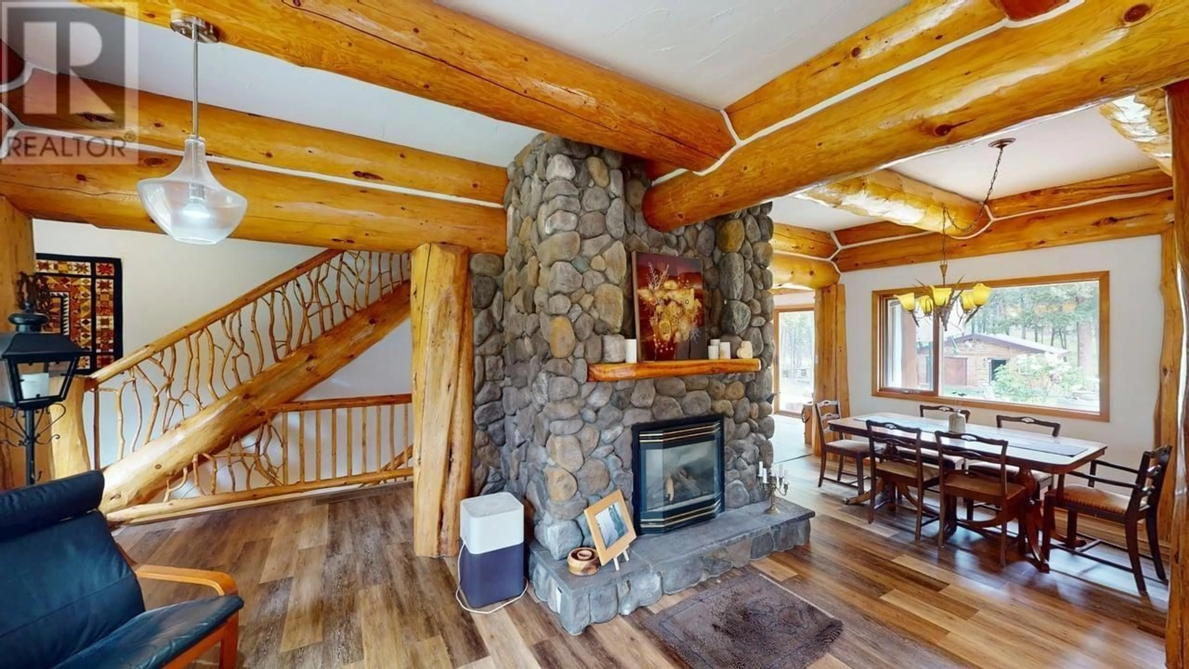 Indoor foyer for 6419 LAMBLEY ROAD, 100 Mile House British Columbia V0K2E3