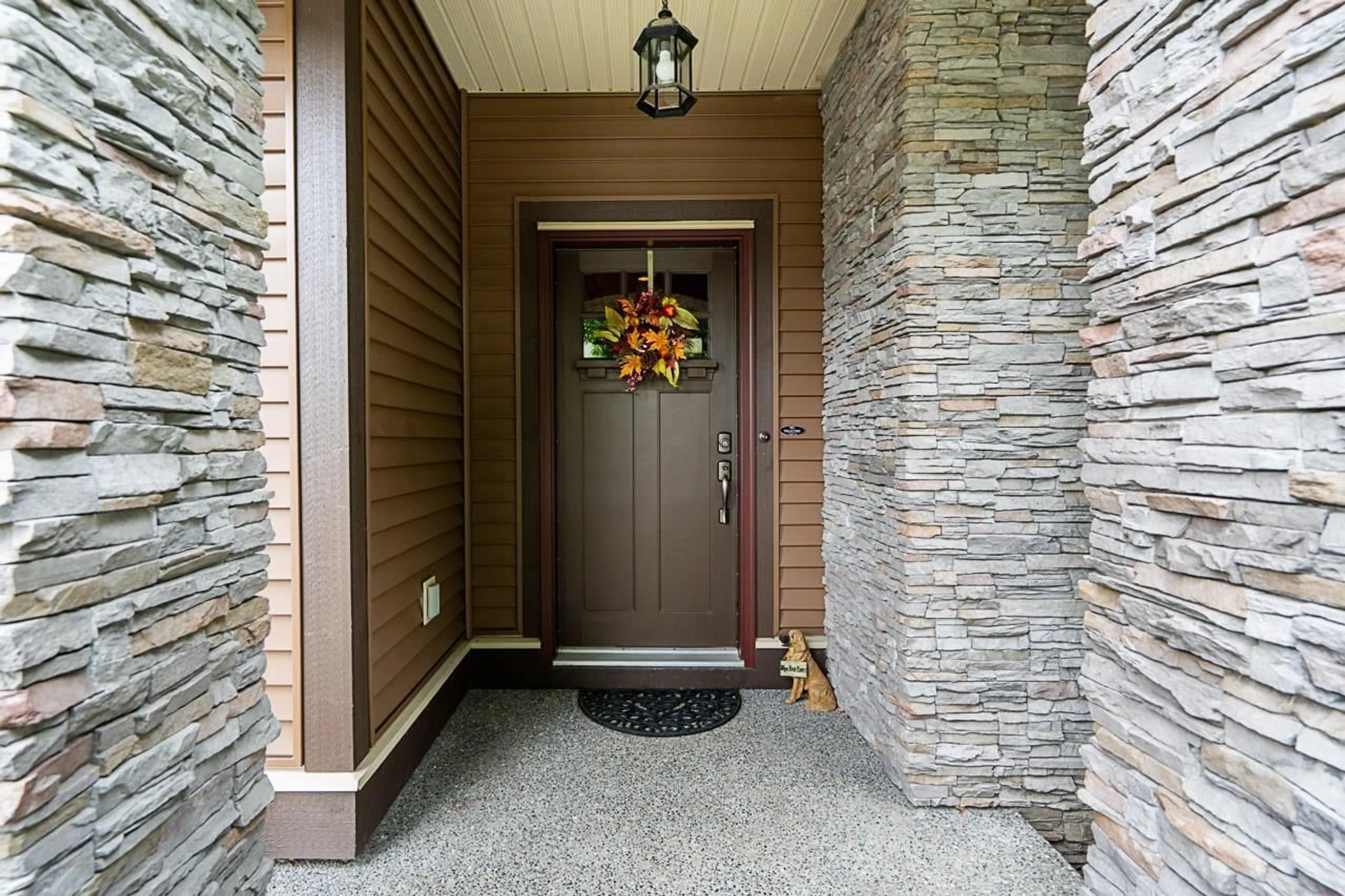 Indoor entryway for 7773 211TH, Langley British Columbia V2Y0H8