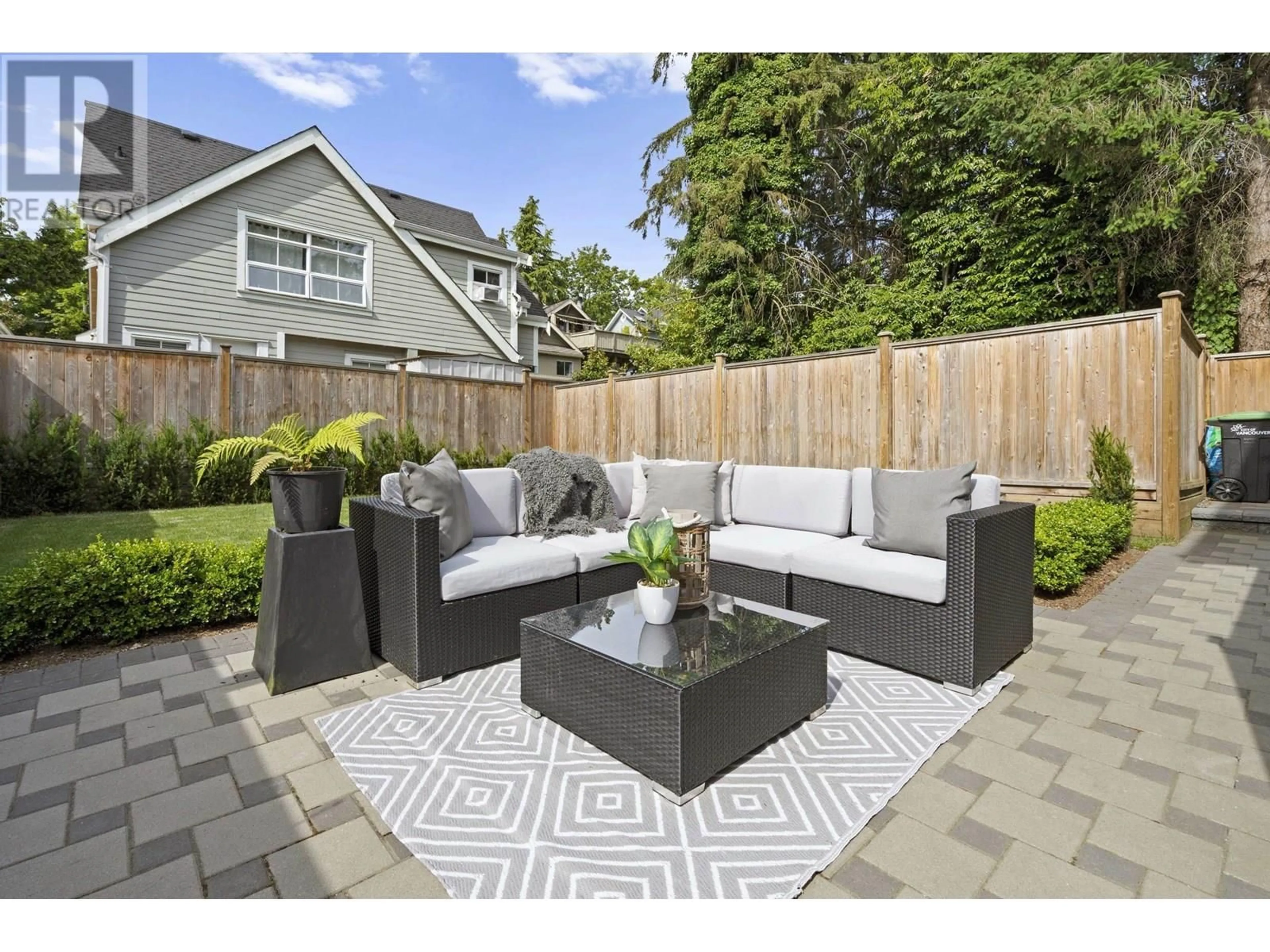 Patio, street for 2377 7TH AVENUE, Vancouver British Columbia V6K1Y4