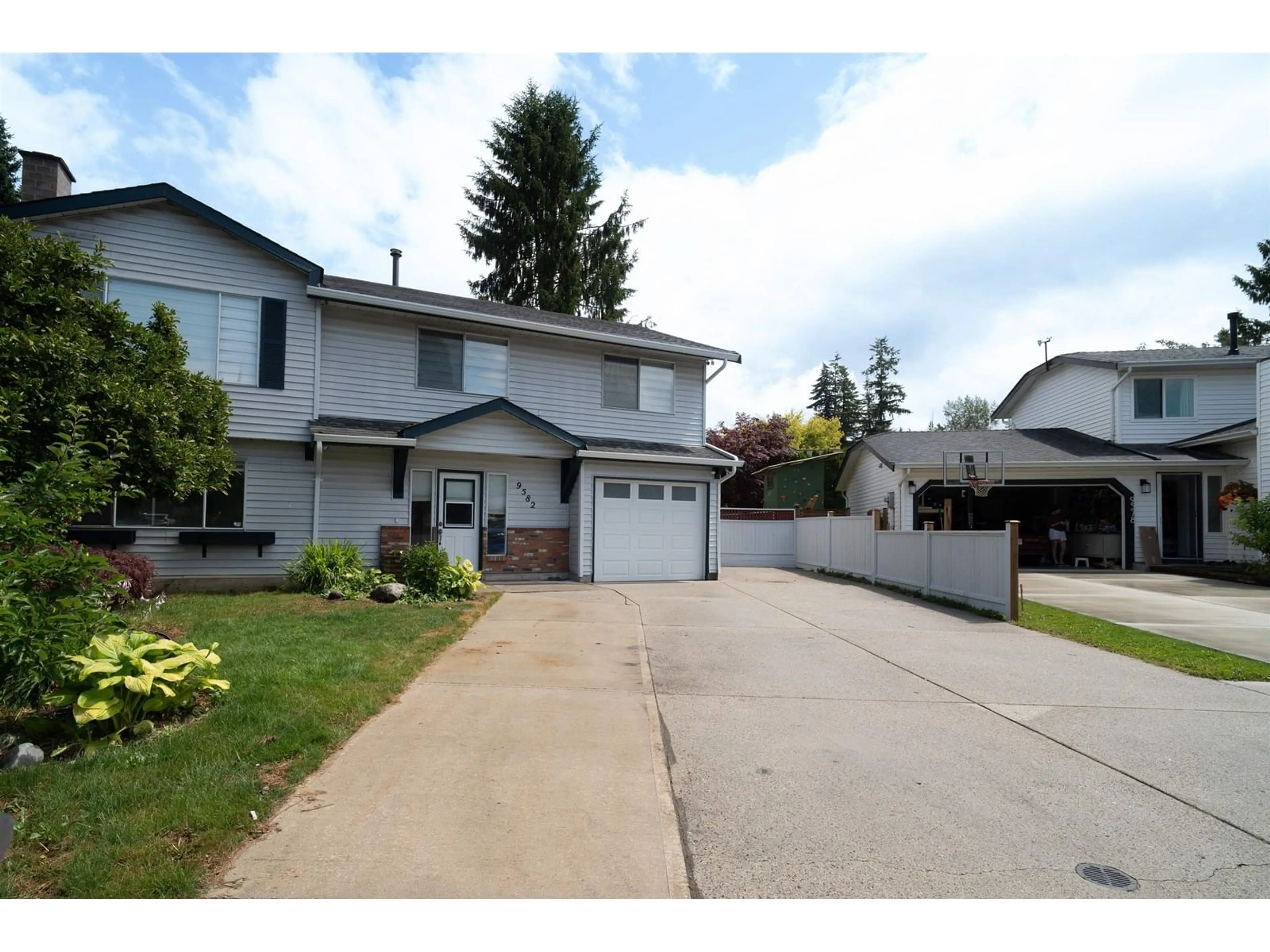 Home with vinyl exterior material, street for 9582 212B, Langley British Columbia V1M1N4