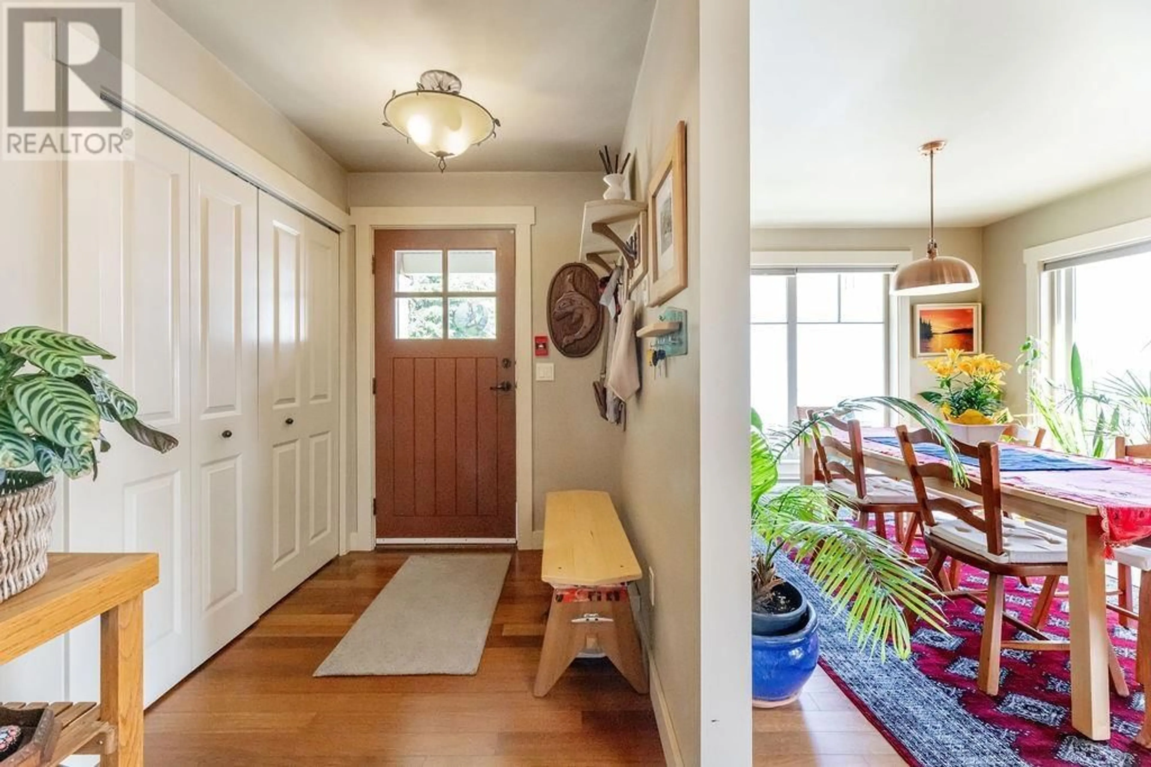 Indoor entryway for 206 - 414 GOWER POINT ROAD, Gibsons British Columbia V0N1V0
