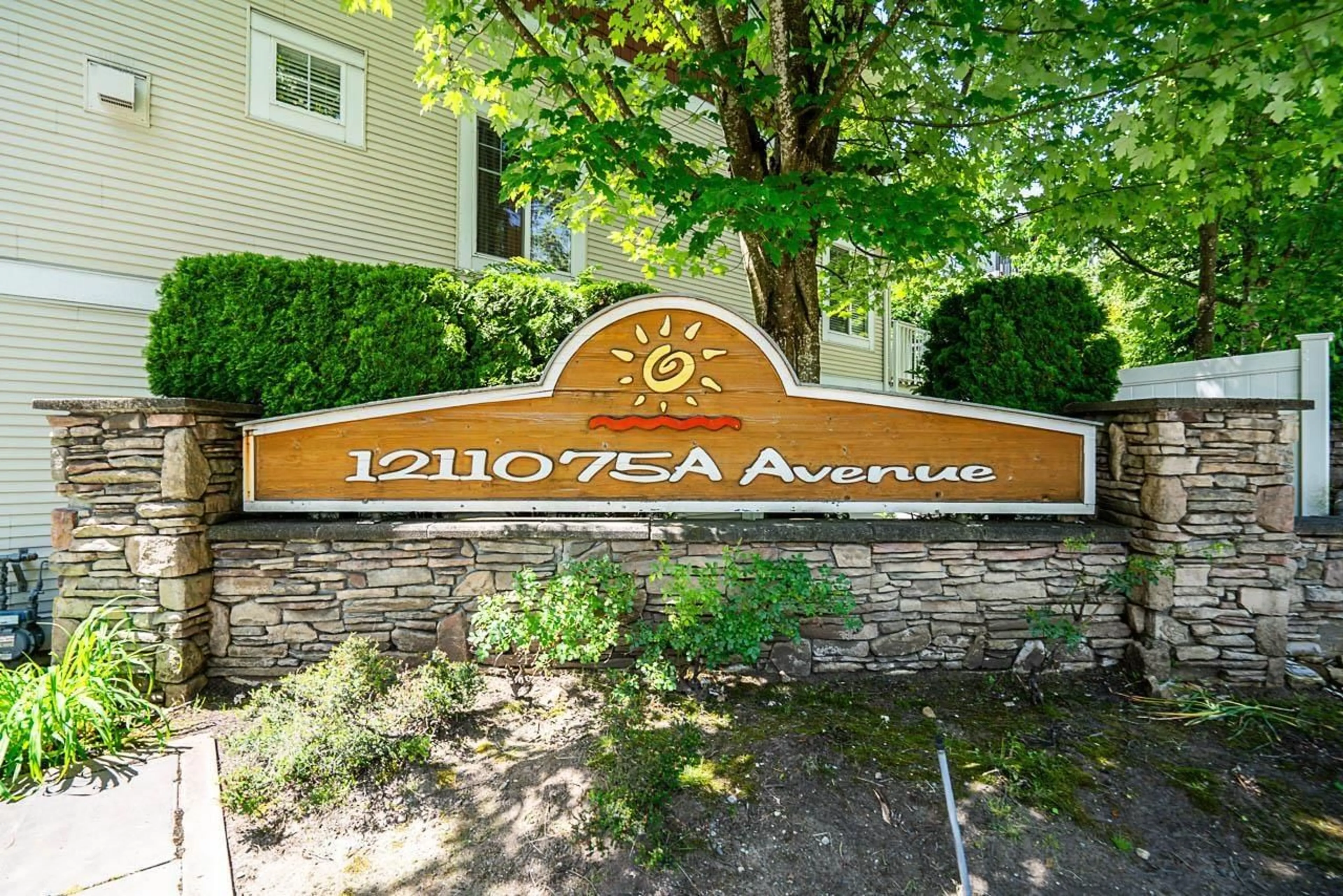 Indoor foyer for 71 - 12110 75A, Surrey British Columbia V3W1M1