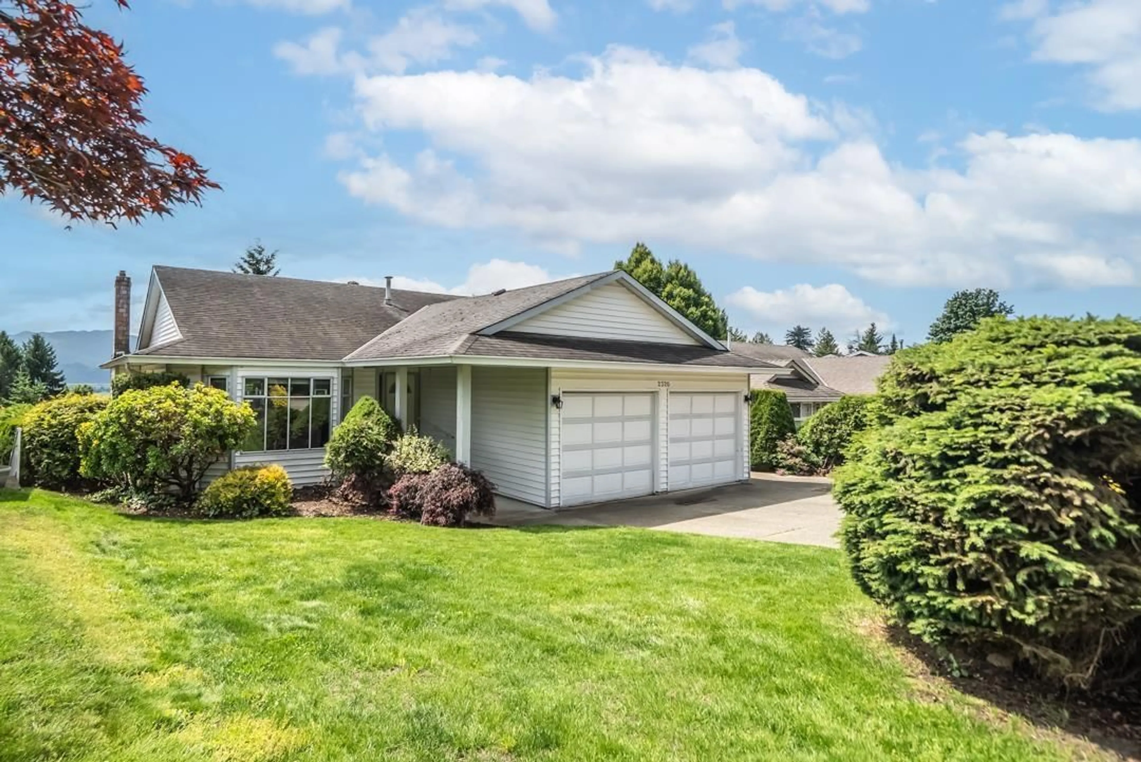 Home with vinyl exterior material, street for 2320 MOUNTAIN, Abbotsford British Columbia V3G1E6