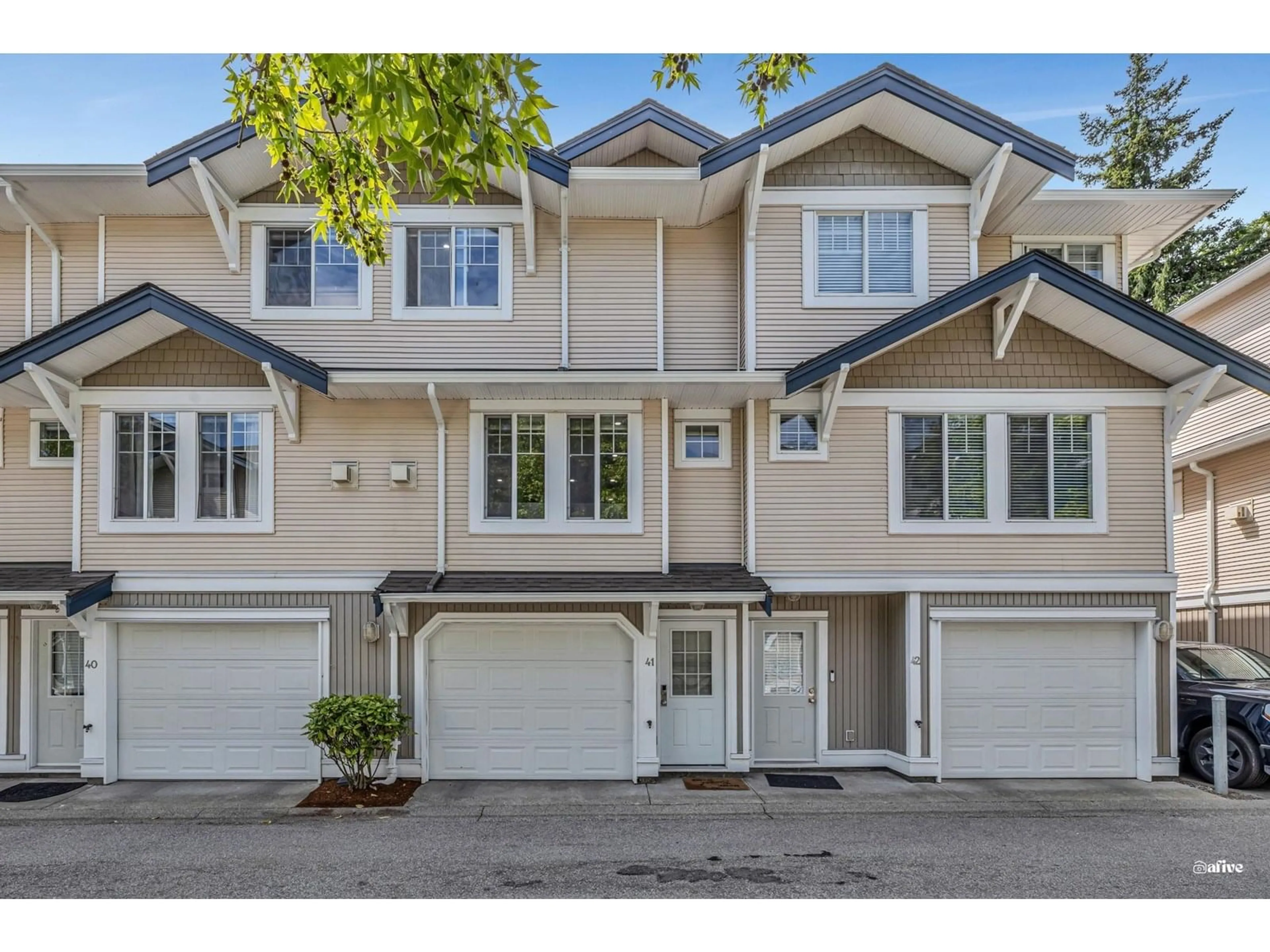 Home with vinyl exterior material, street for 41 - 6533 121, Surrey British Columbia V3W1M5