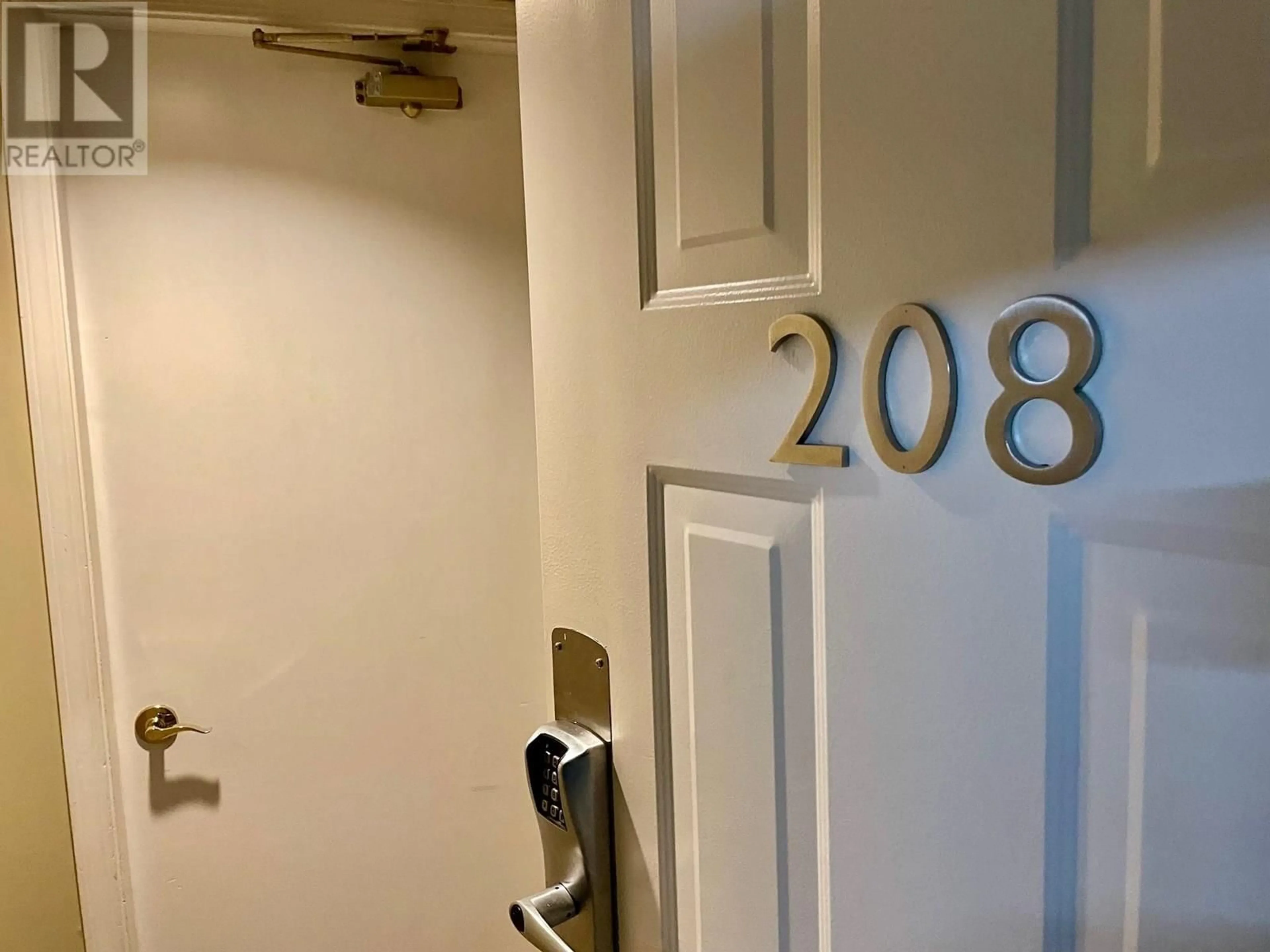 Indoor entryway for 208 - 4865 PAINTED CLIFF ROAD, Whistler British Columbia V0N1B4