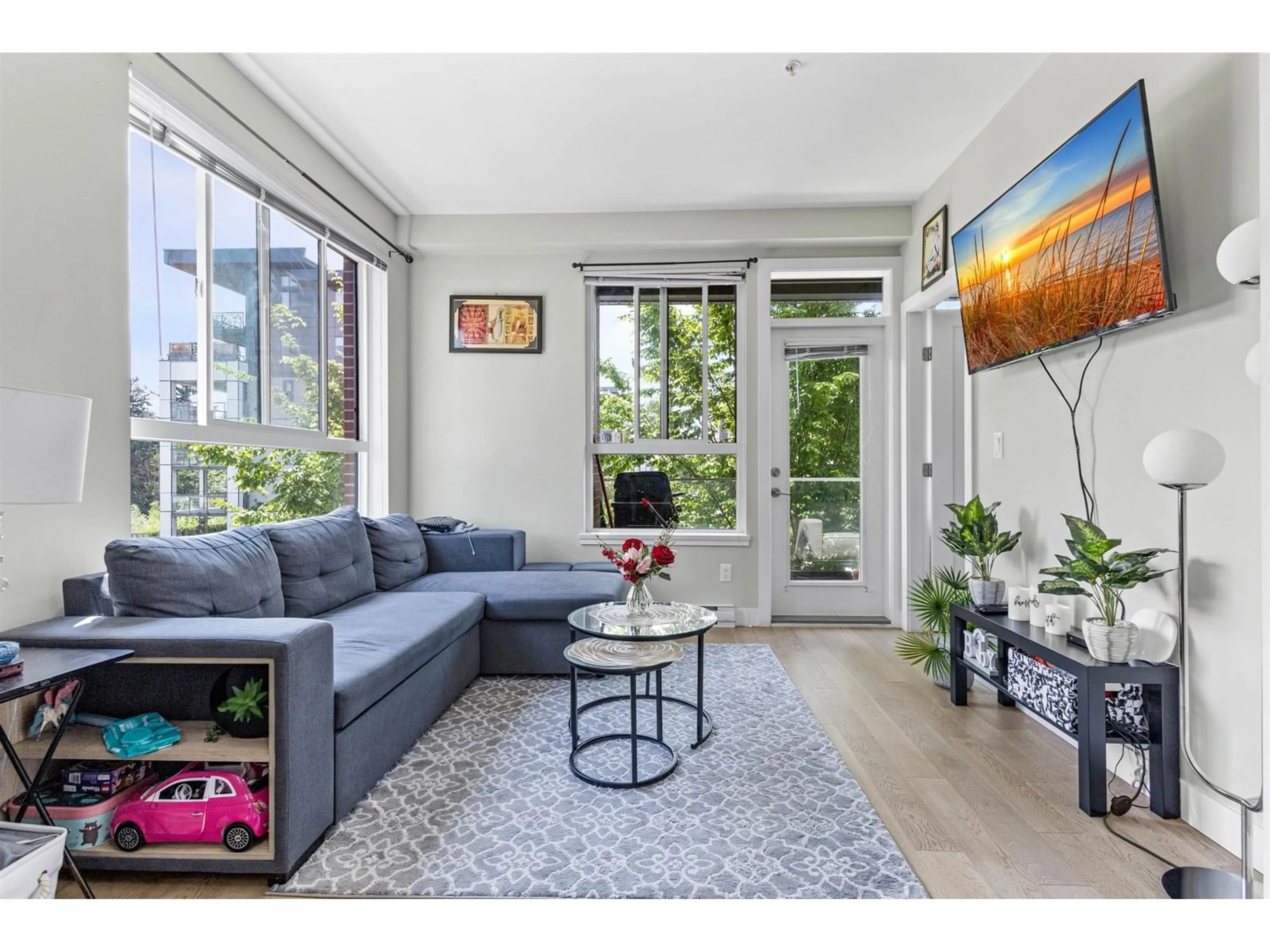 Living room with furniture, unknown for 211 - 3080 GLADWIN, Abbotsford British Columbia V2T0G3