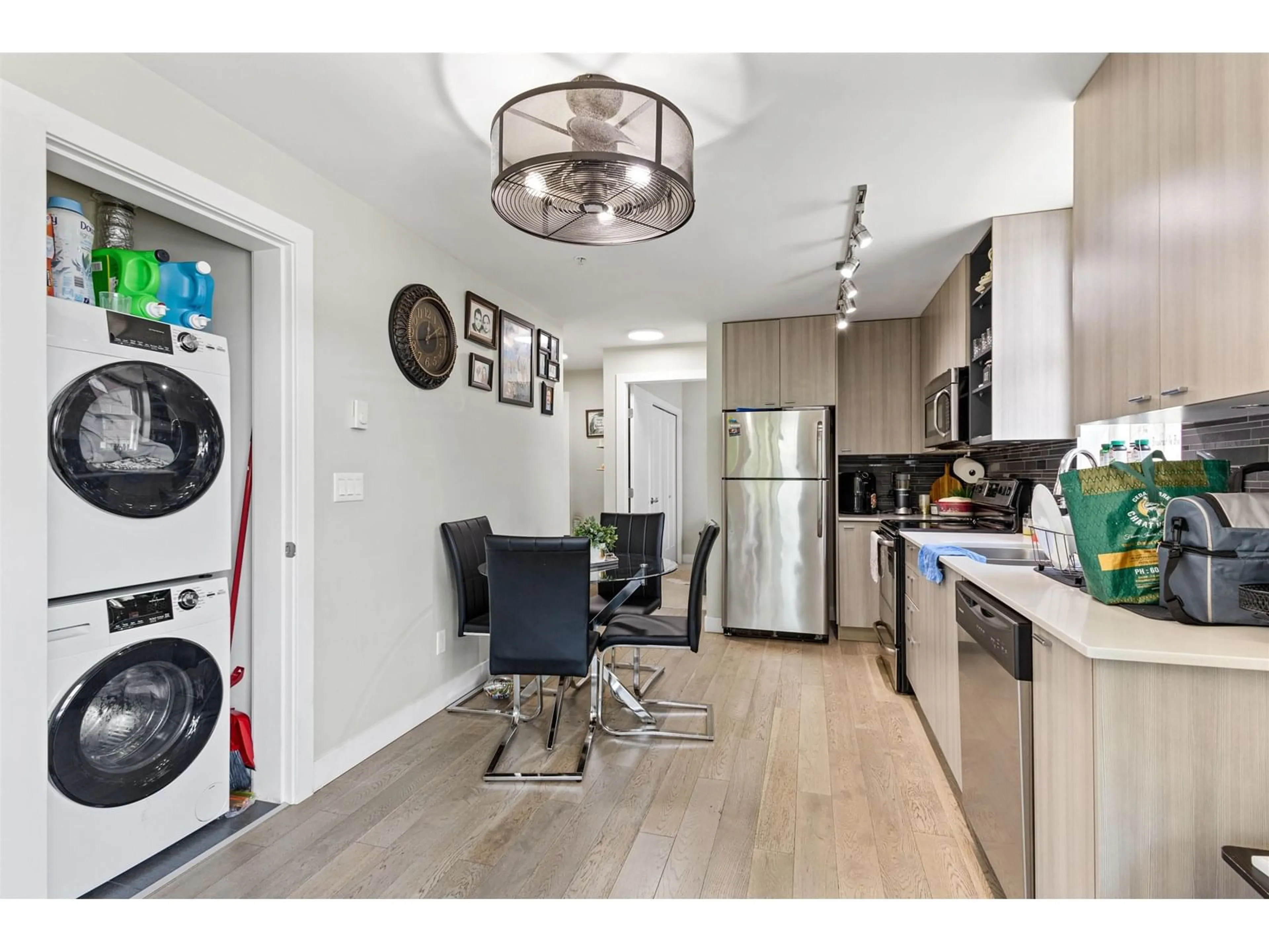 Open concept kitchen, unknown for 211 - 3080 GLADWIN, Abbotsford British Columbia V2T0G3