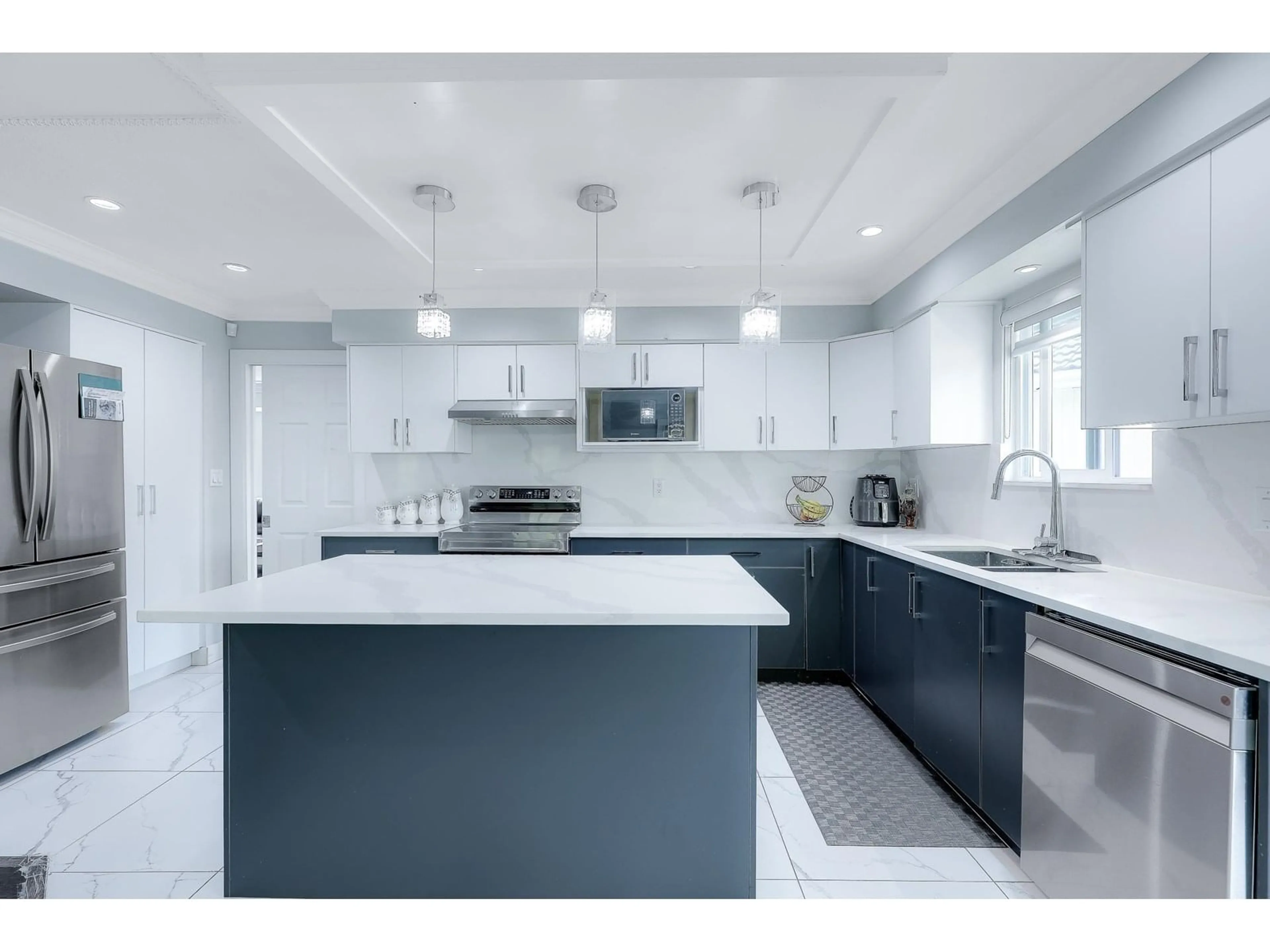 Contemporary kitchen, ceramic/tile floor for 7595 122A, Surrey British Columbia V3W0K7
