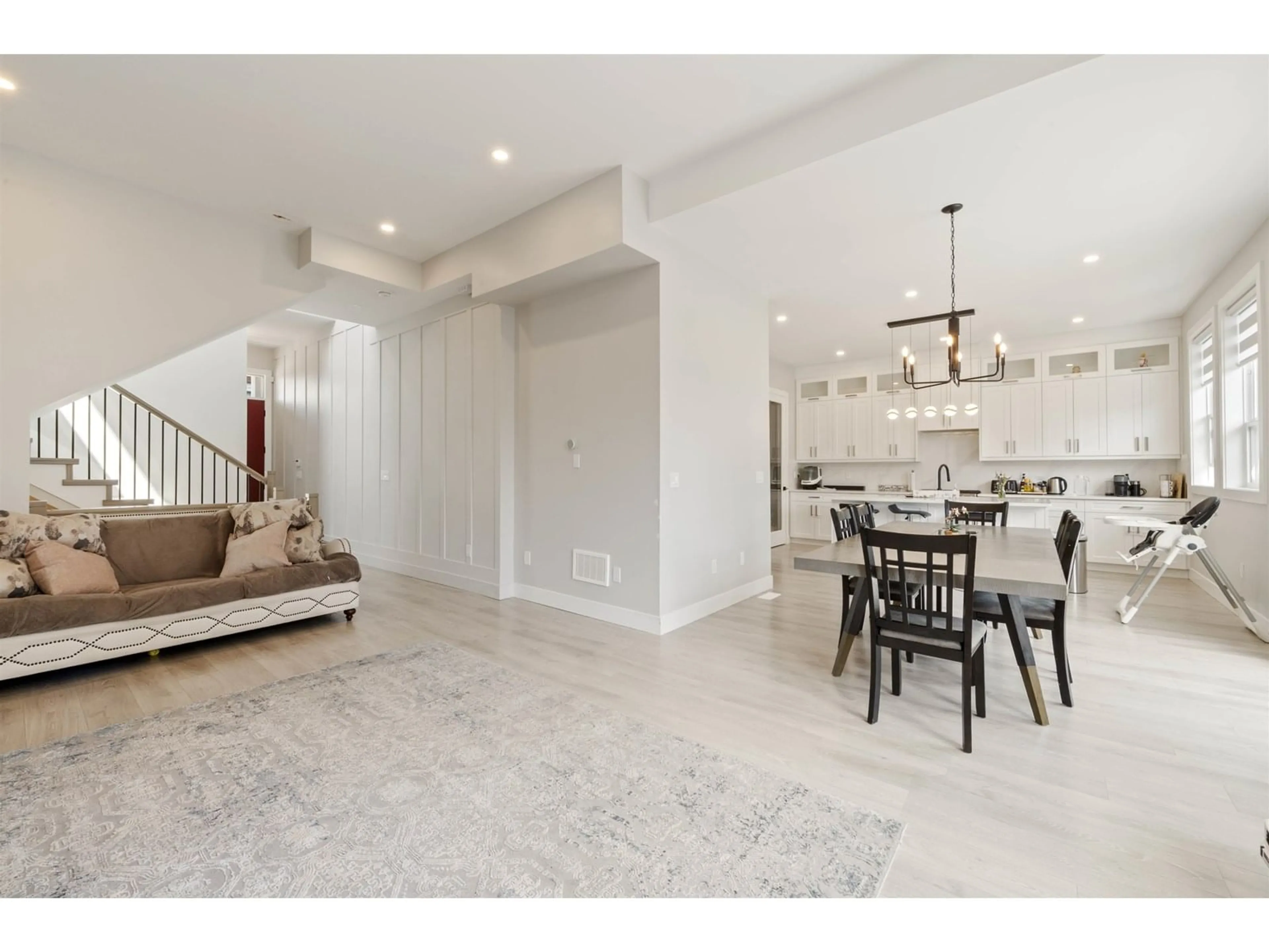 Open concept kitchen, ceramic/tile floor for 36 - 4127 OLD CLAYBURN, Abbotsford British Columbia V3G1L5