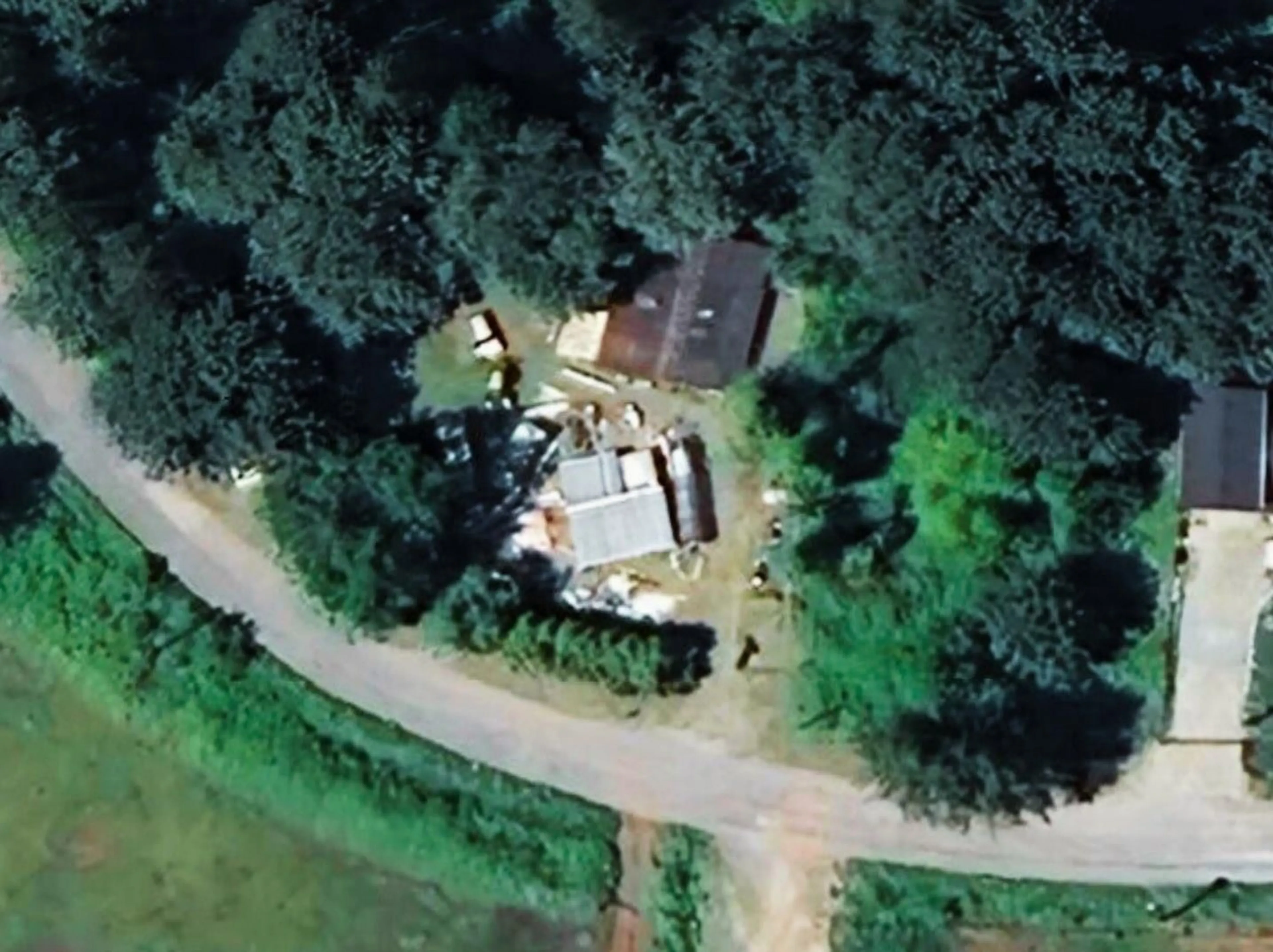A pic from outside/outdoor area/front of a property/back of a property/a pic from drone, building for 12159 SEUX, Mission British Columbia V2V4J1