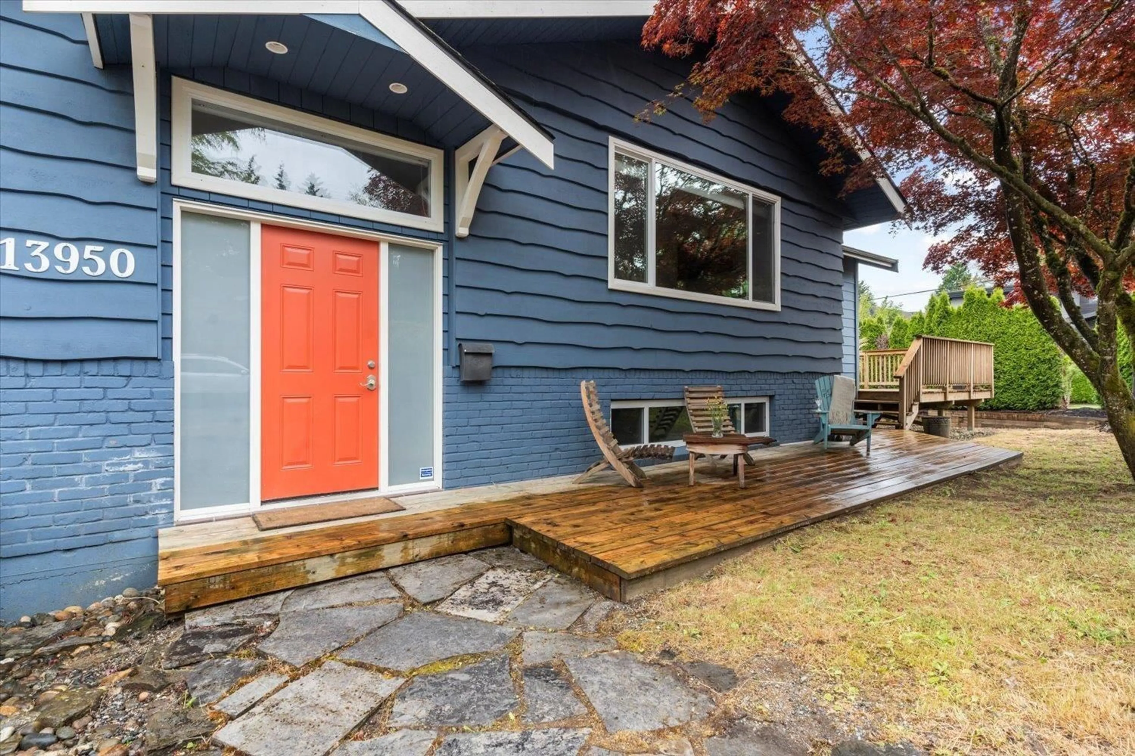 Home with vinyl exterior material, street for 13950 BLACKBURN, White Rock British Columbia V4B2Z5