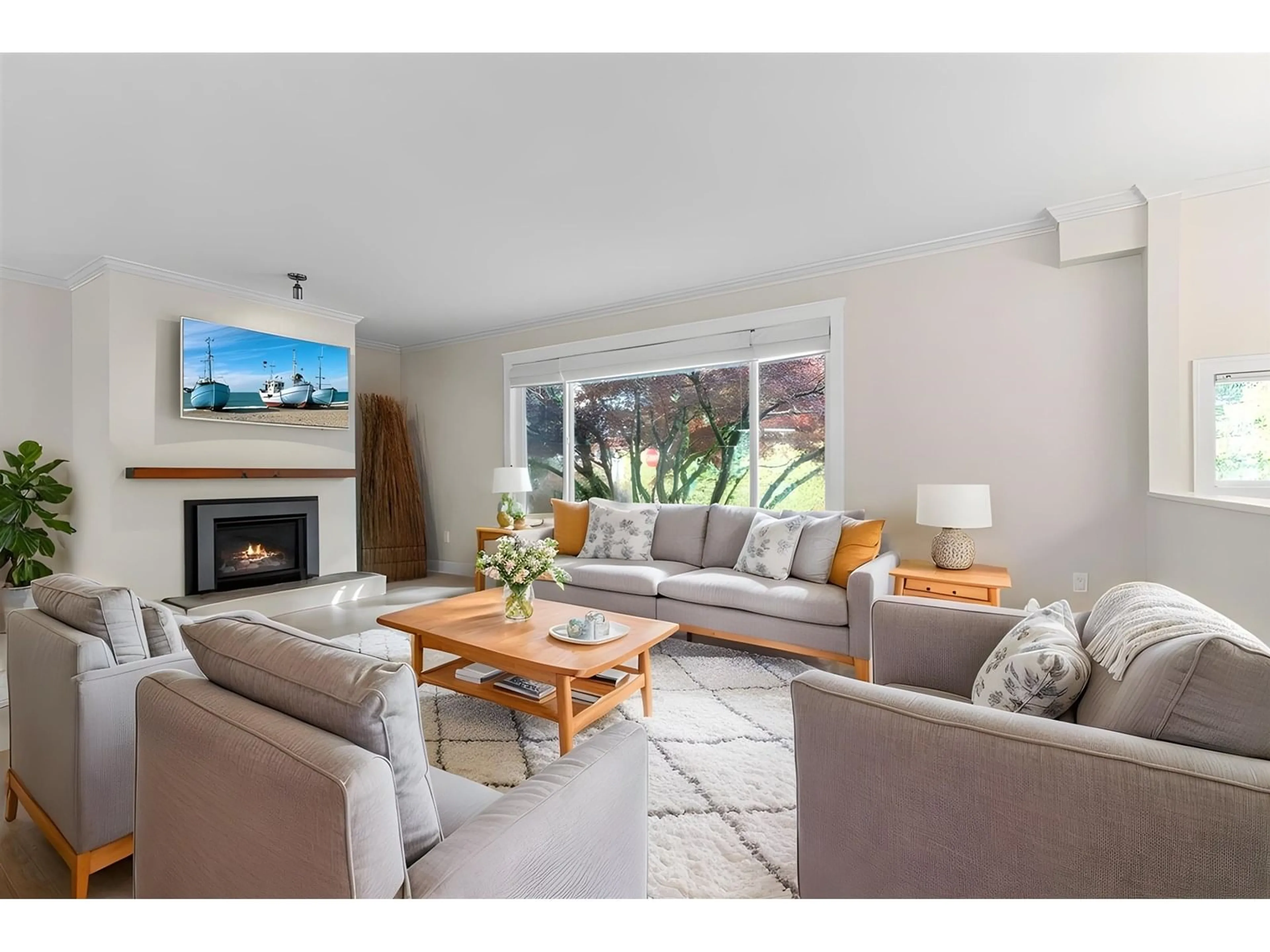 Living room with furniture, unknown for 13950 BLACKBURN, White Rock British Columbia V4B2Z5