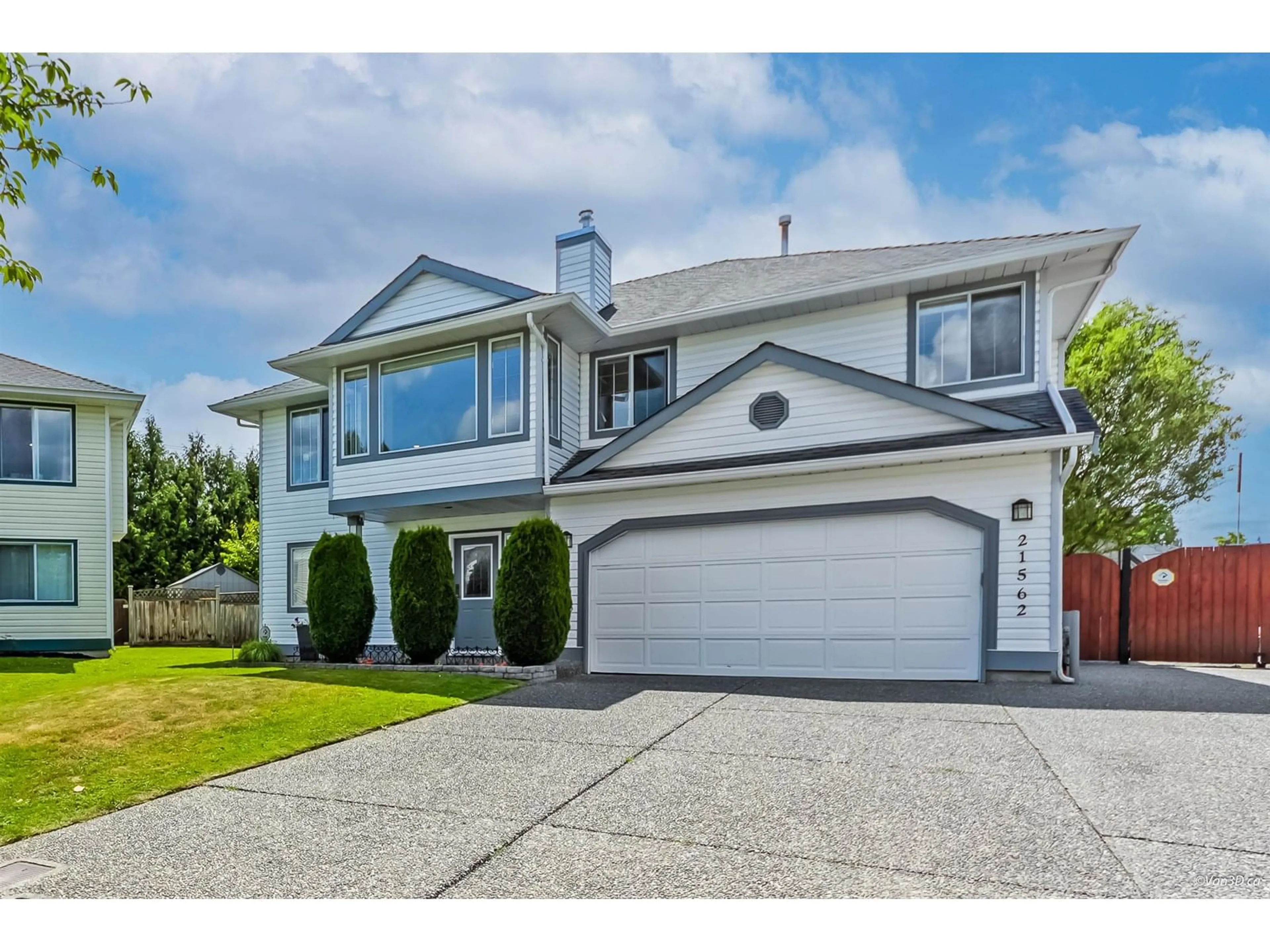 Home with vinyl exterior material, street for 21562 51, Langley British Columbia V3A8V8