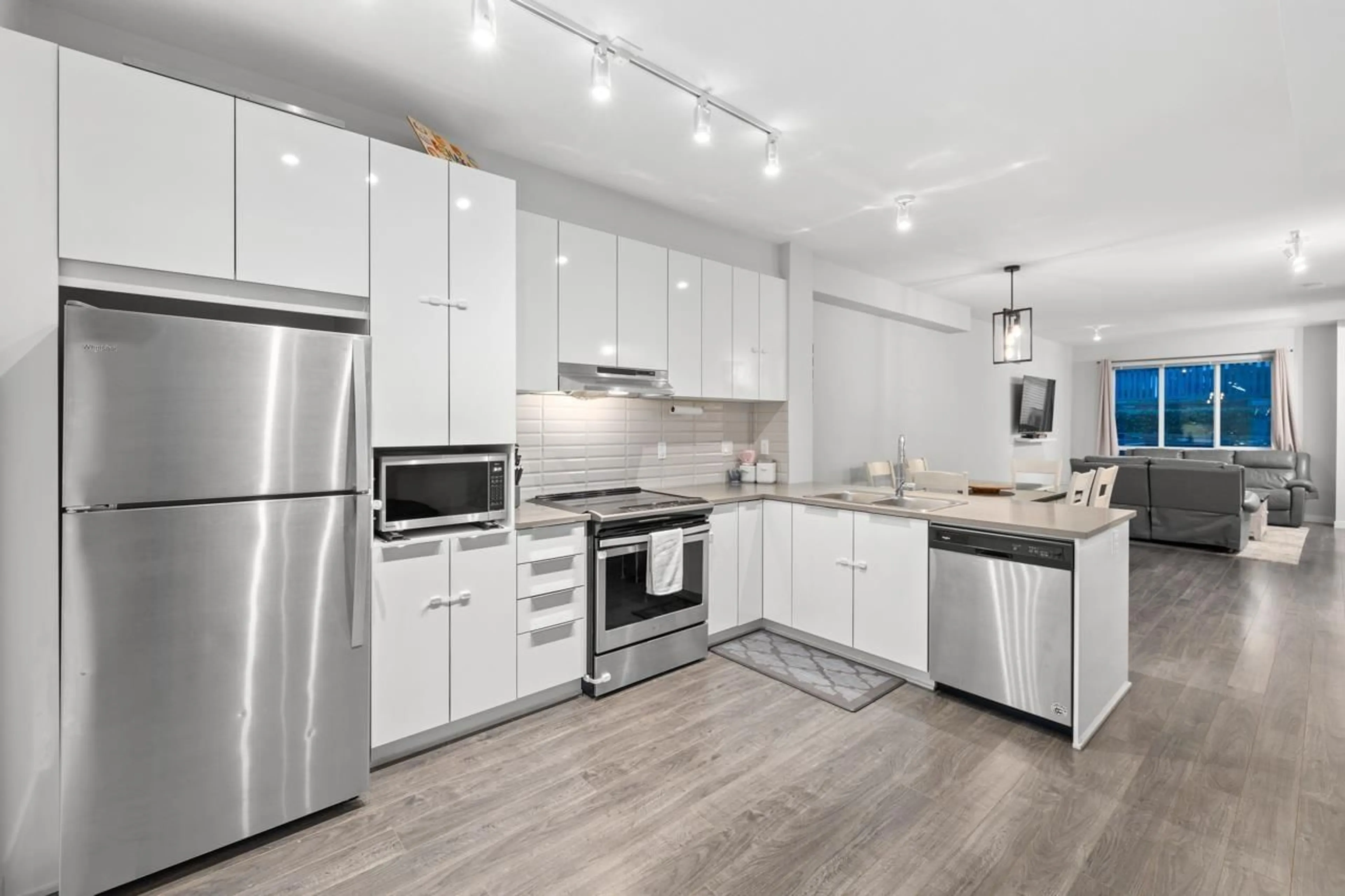 Open concept kitchen, unknown for 109 - 30930 WESTRIDGE, Abbotsford British Columbia V2T0H6