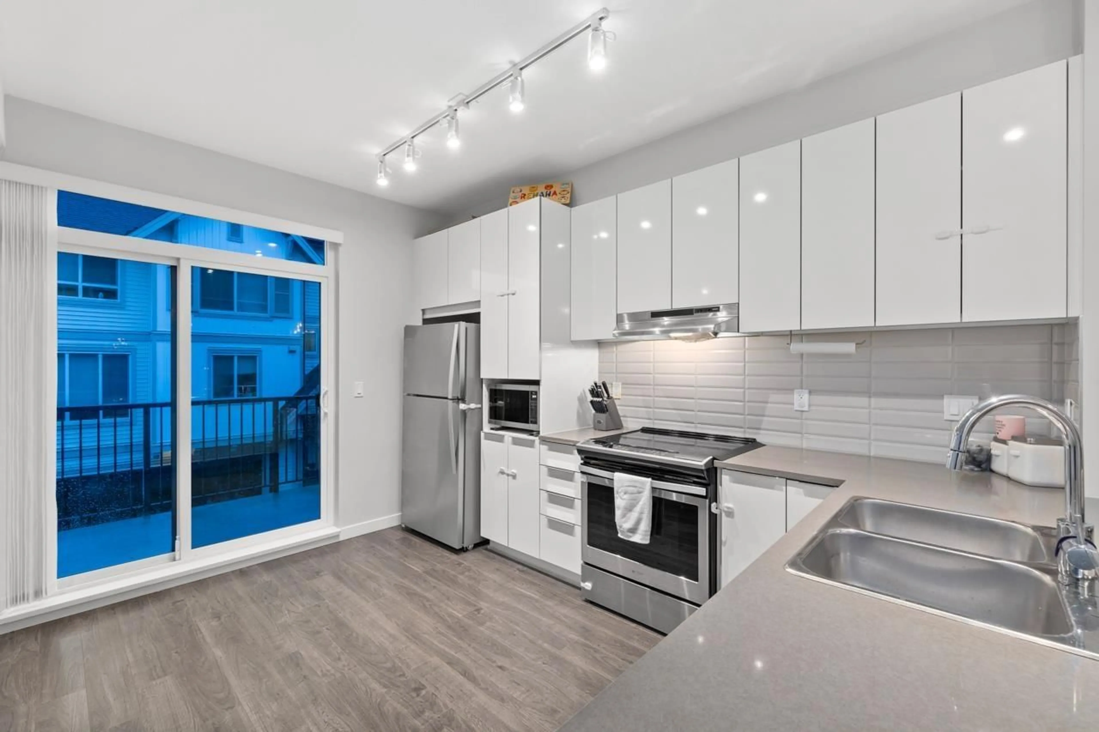 Open concept kitchen, unknown for 109 - 30930 WESTRIDGE, Abbotsford British Columbia V2T0H6