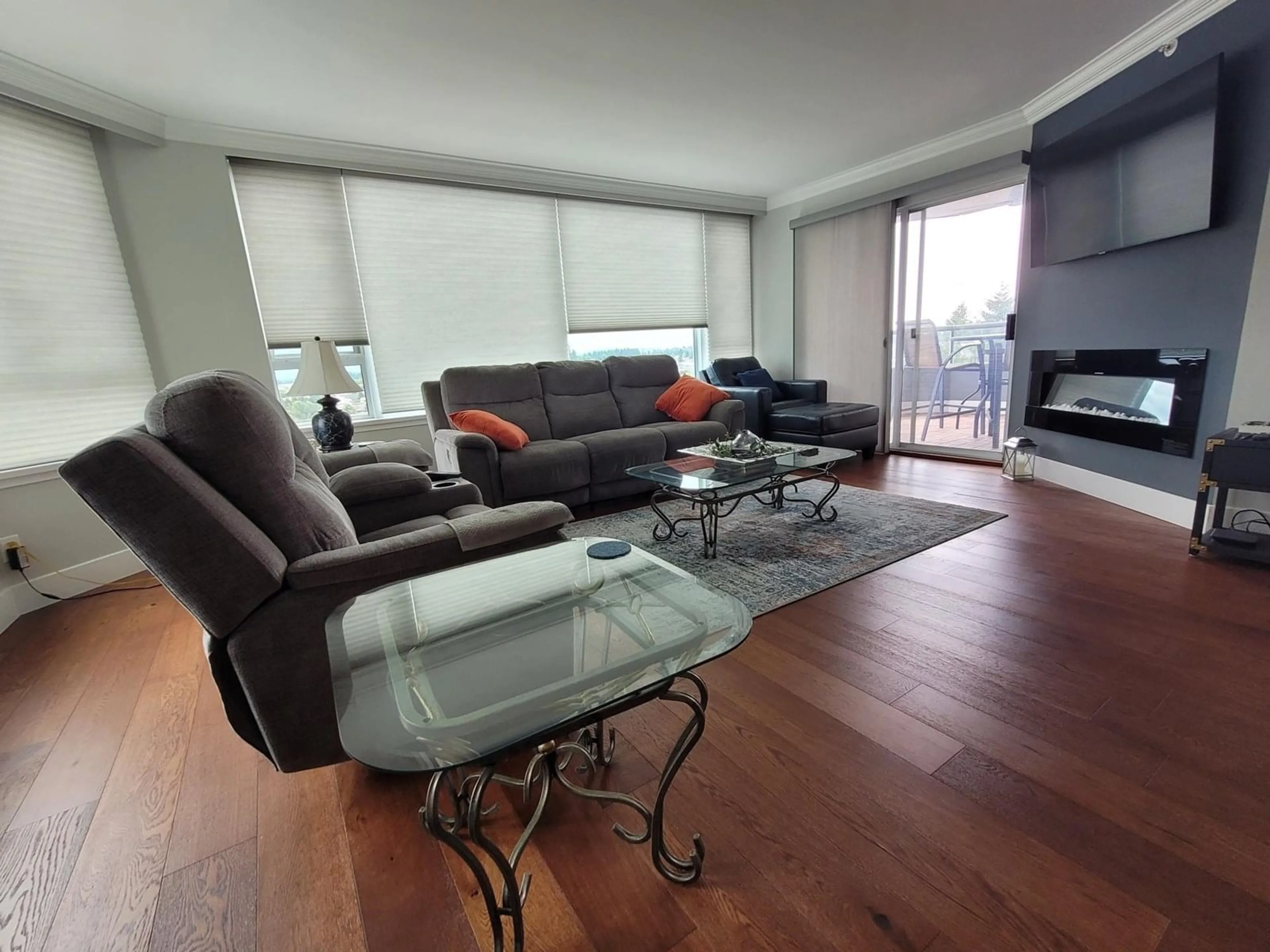 Living room with furniture, unknown for 1505 - 3150 GLADWIN, Abbotsford British Columbia V2T5S9