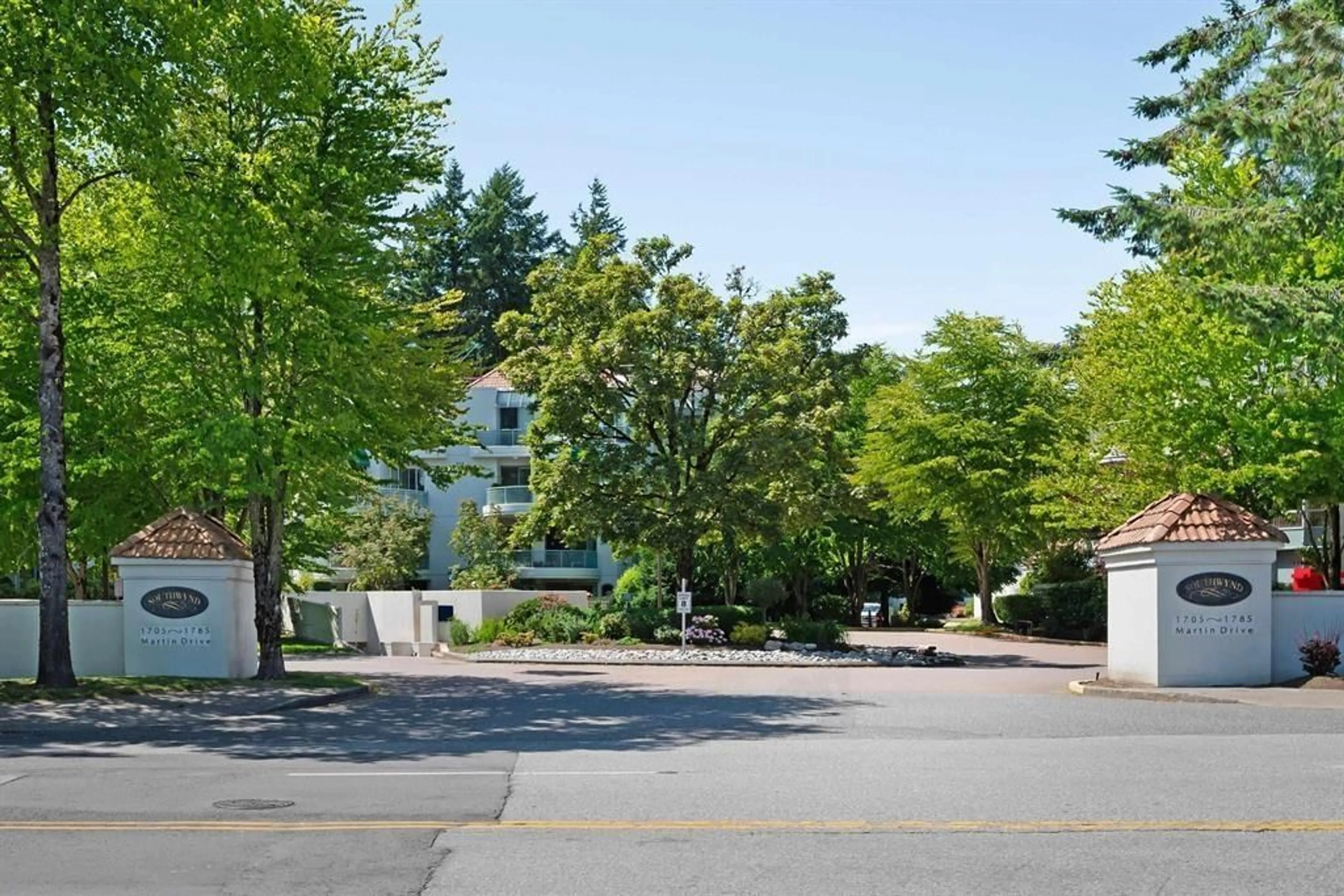 Patio, street for 407 - 1765 MARTIN, Surrey British Columbia V4A9T6