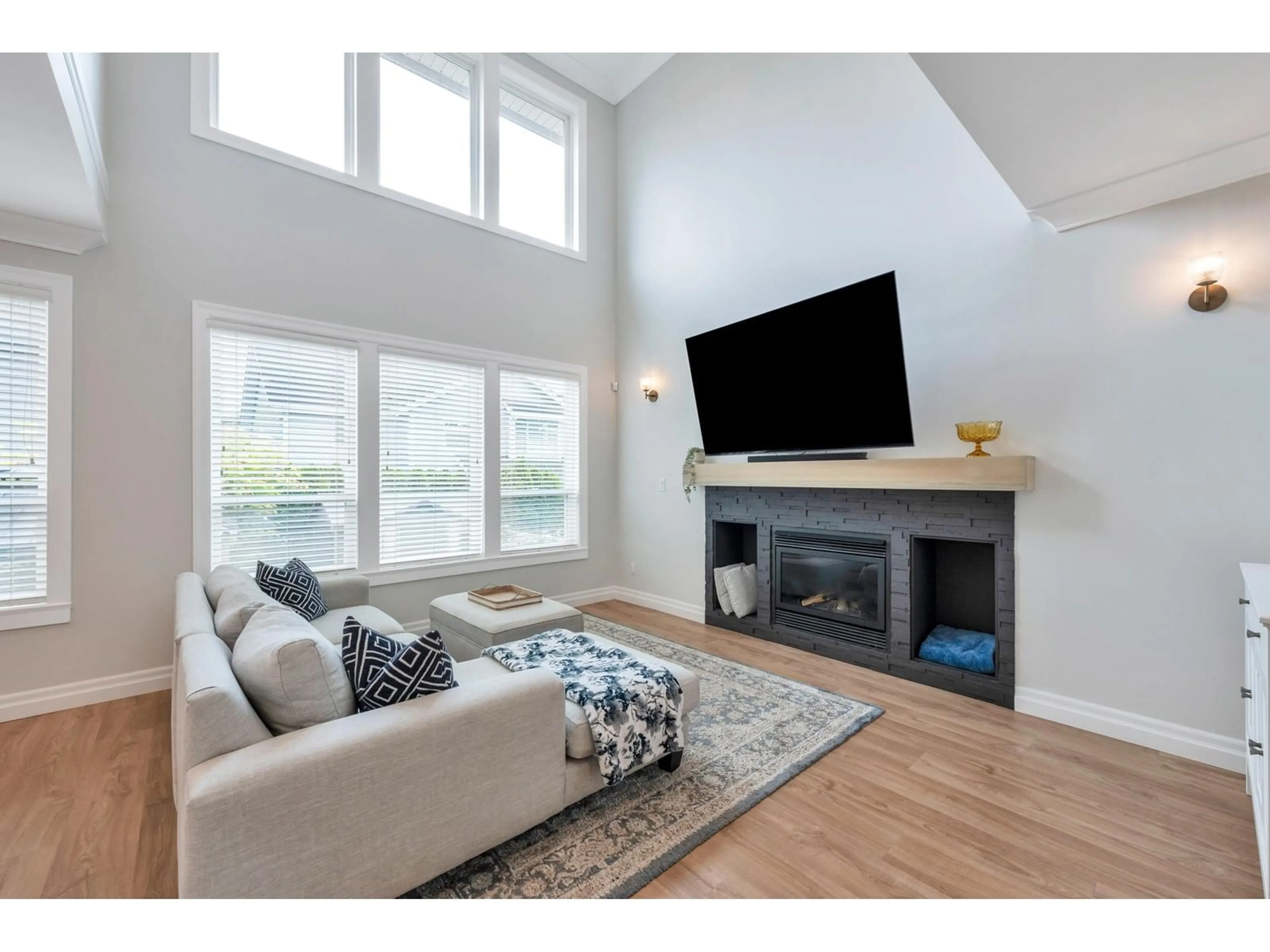 Living room with furniture, wood/laminate floor for 17910 70A, Surrey British Columbia V3S7A3