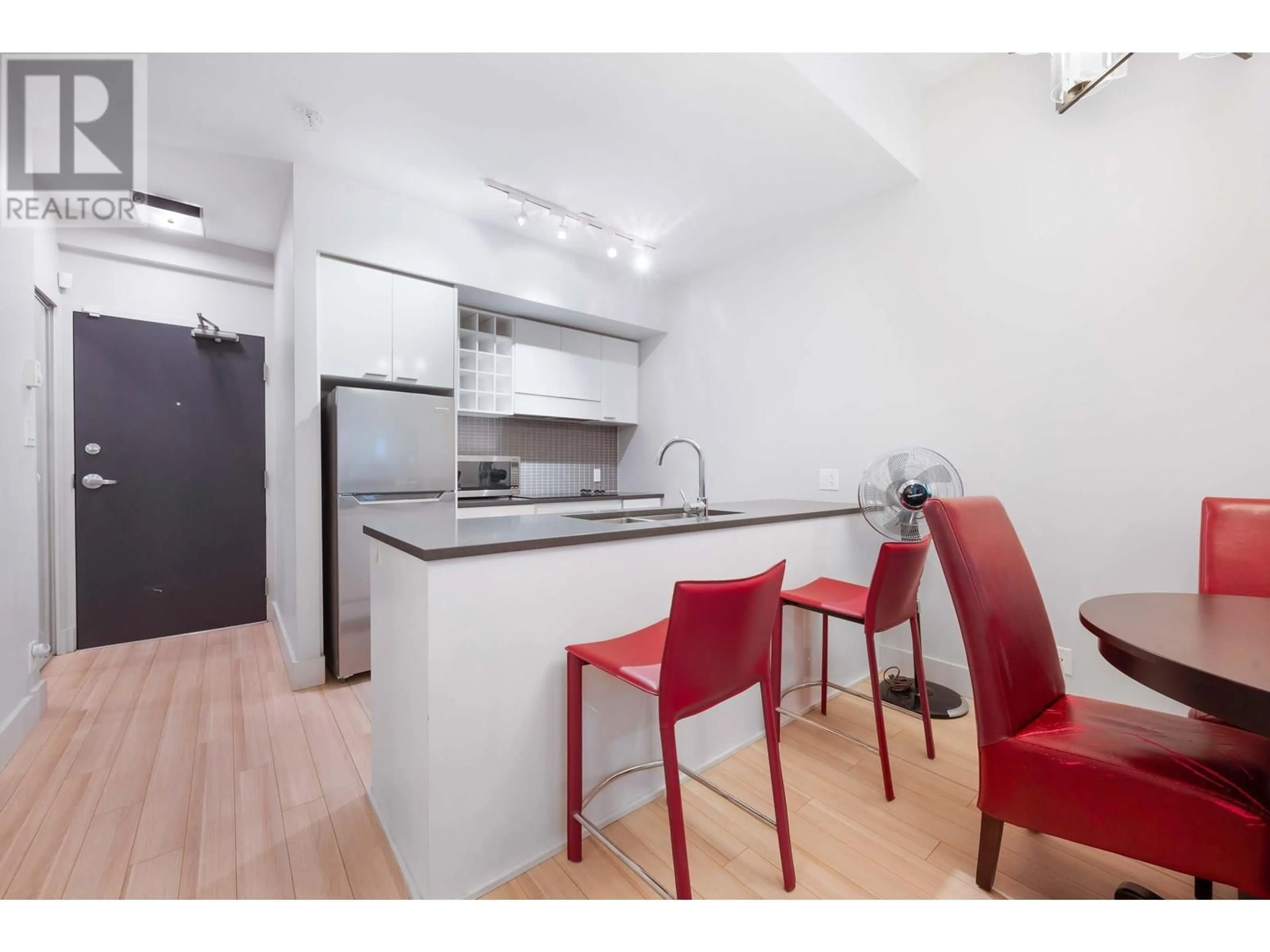 Standard kitchen, unknown for 682 CITADEL PARADE, Vancouver British Columbia V6B1X2