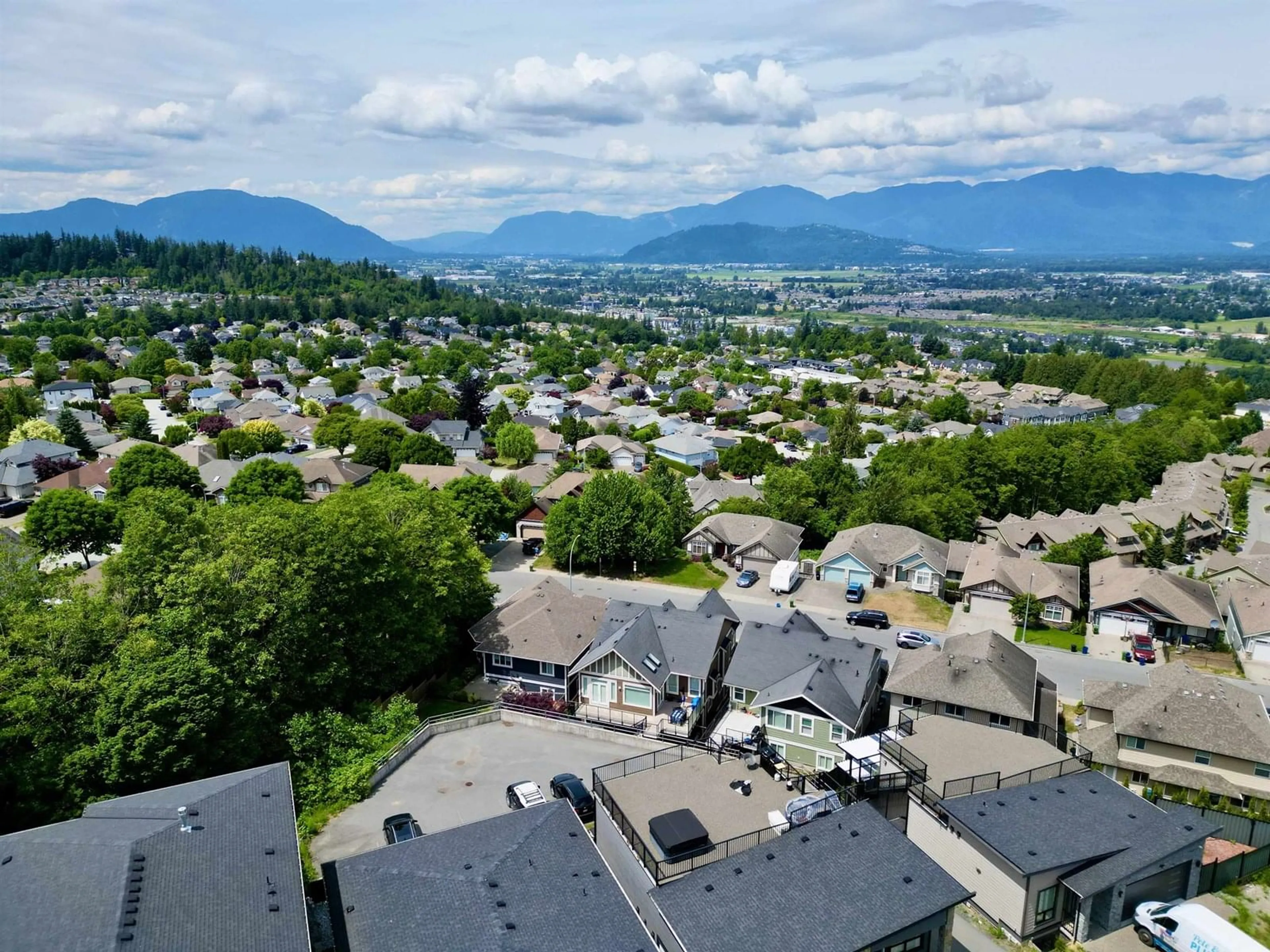 A pic from outside/outdoor area/front of a property/back of a property/a pic from drone, mountain view for 1504 - 5260 GOLDSPRING PLACE, Chilliwack British Columbia V2R5S5