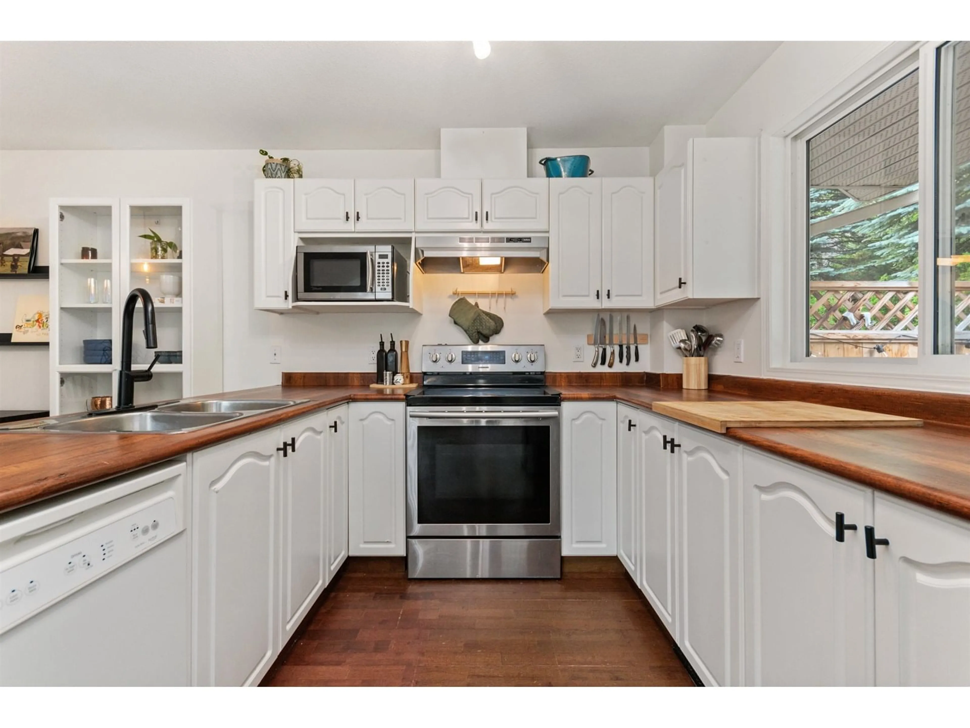 Open concept kitchen, unknown for 1504 - 5260 GOLDSPRING PLACE, Chilliwack British Columbia V2R5S5