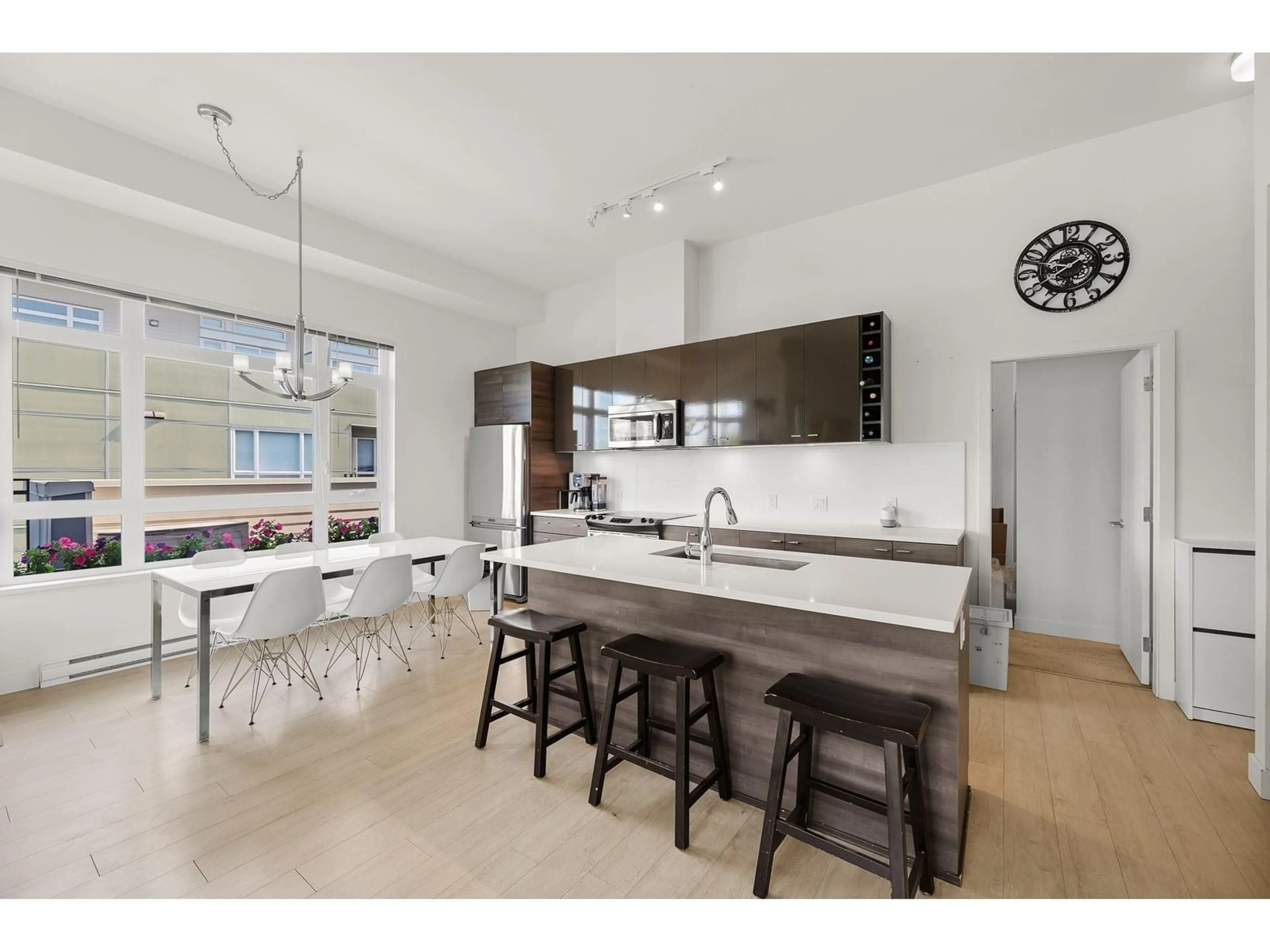 Open concept kitchen, ceramic/tile floor for 411 - 13925 FRASER, Surrey British Columbia V3T4E6