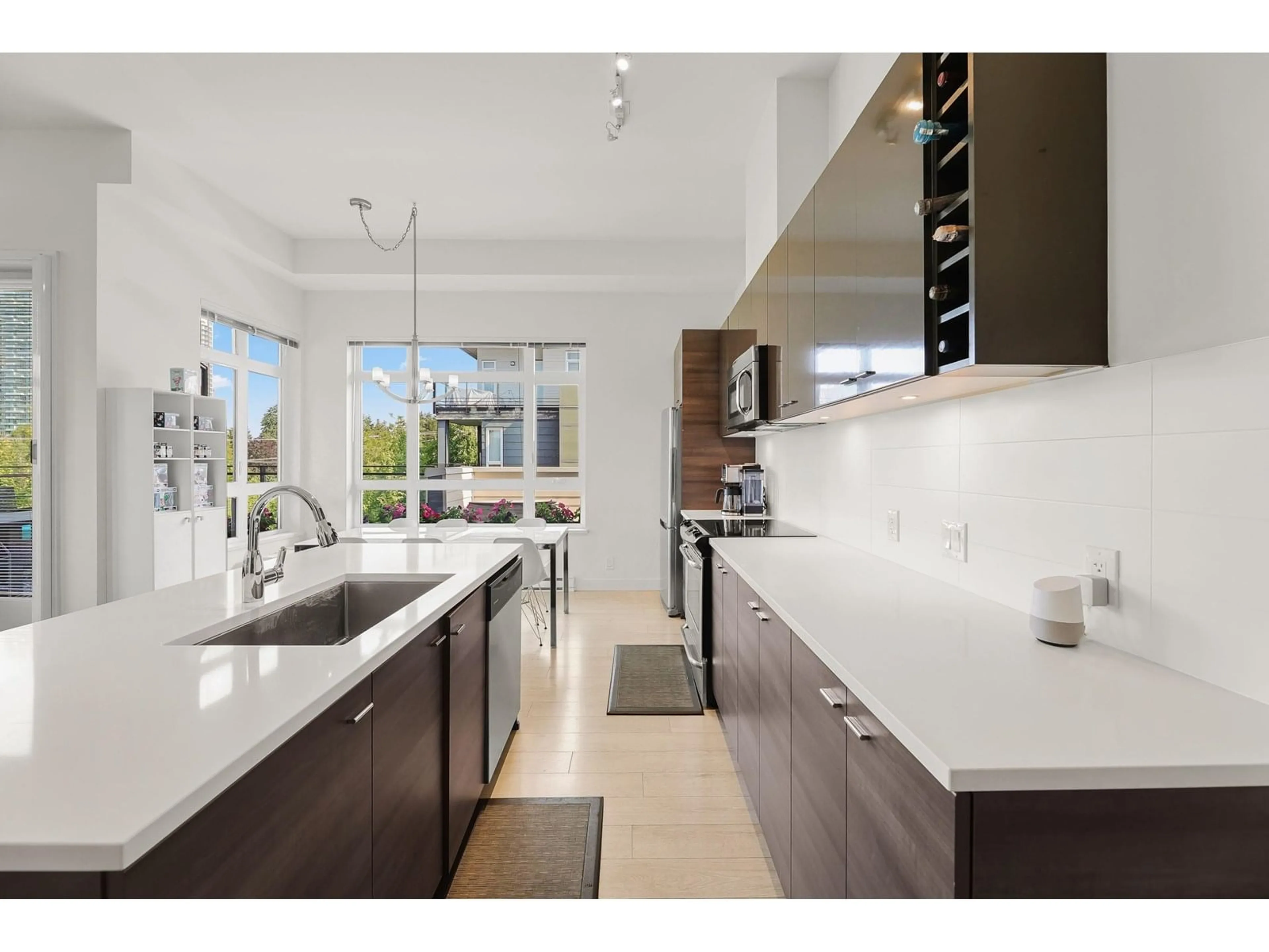 Contemporary kitchen, ceramic/tile floor for 411 - 13925 FRASER, Surrey British Columbia V3T4E6