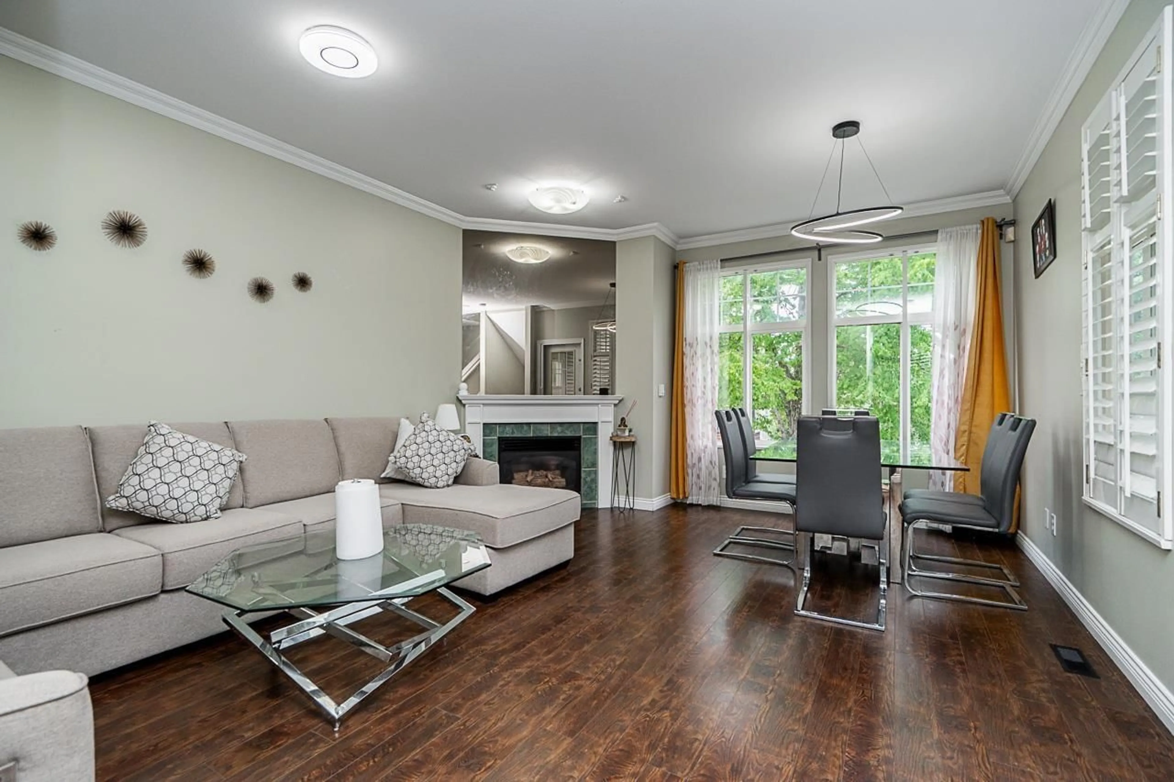 Living room with furniture, wood/laminate floor for 1 - 14877 58, Surrey British Columbia V3S8Y9