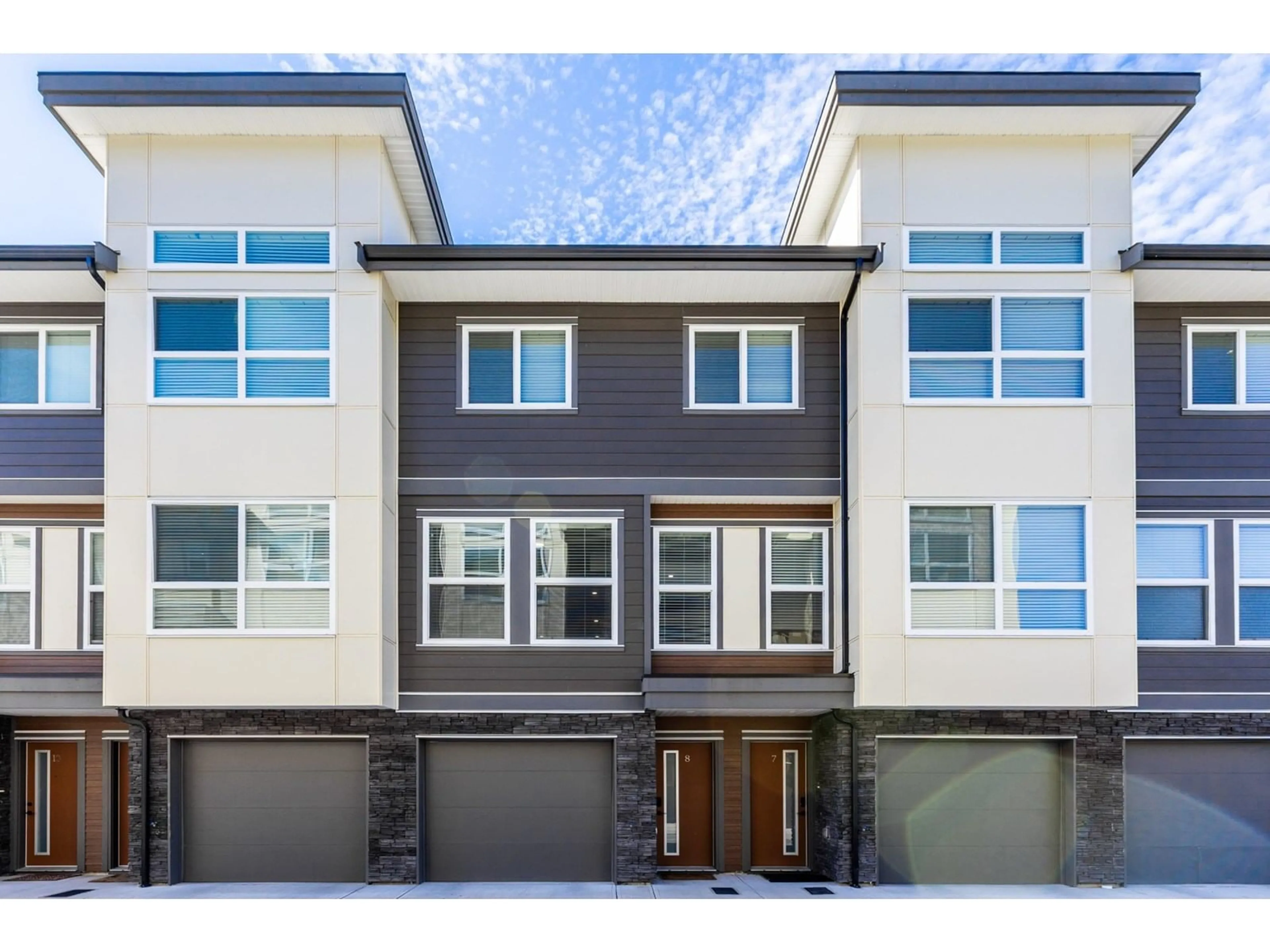 Home with vinyl exterior material, street for 9 - 34703 OLD YALE, Abbotsford British Columbia V2S0M8