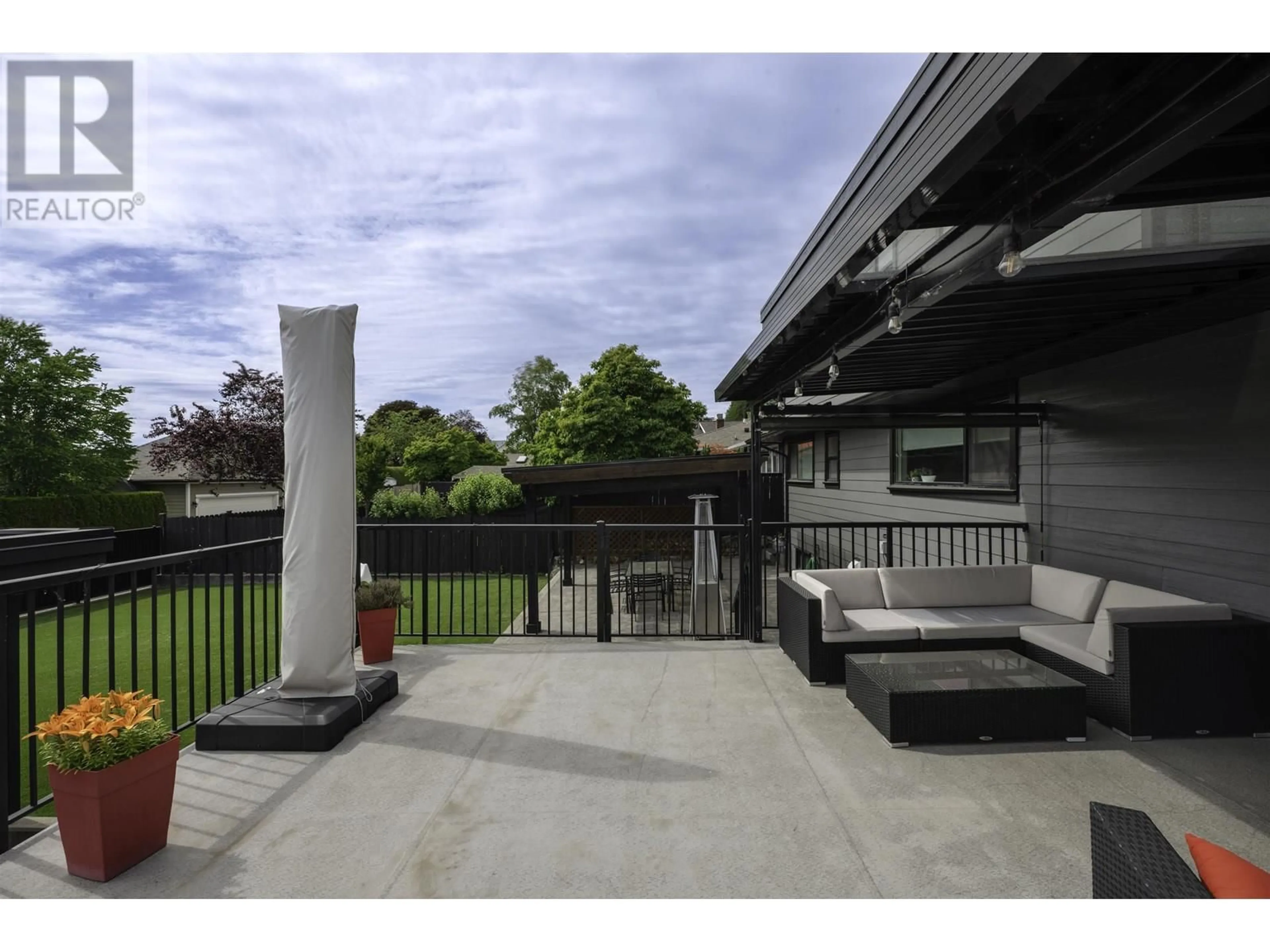 Patio, street for 818 MASSEY STREET, New Westminster British Columbia V3L4S9