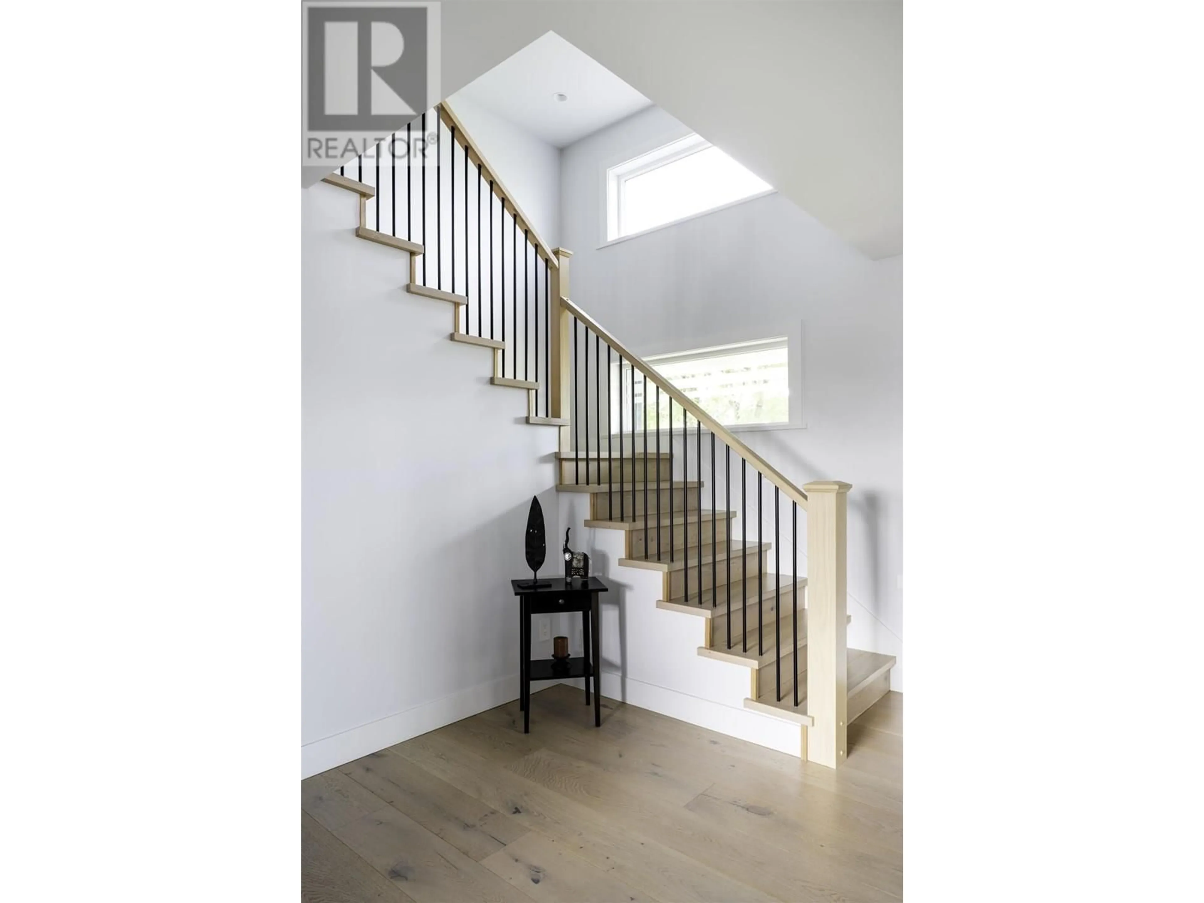 Stairs for 818 MASSEY STREET, New Westminster British Columbia V3L4S9