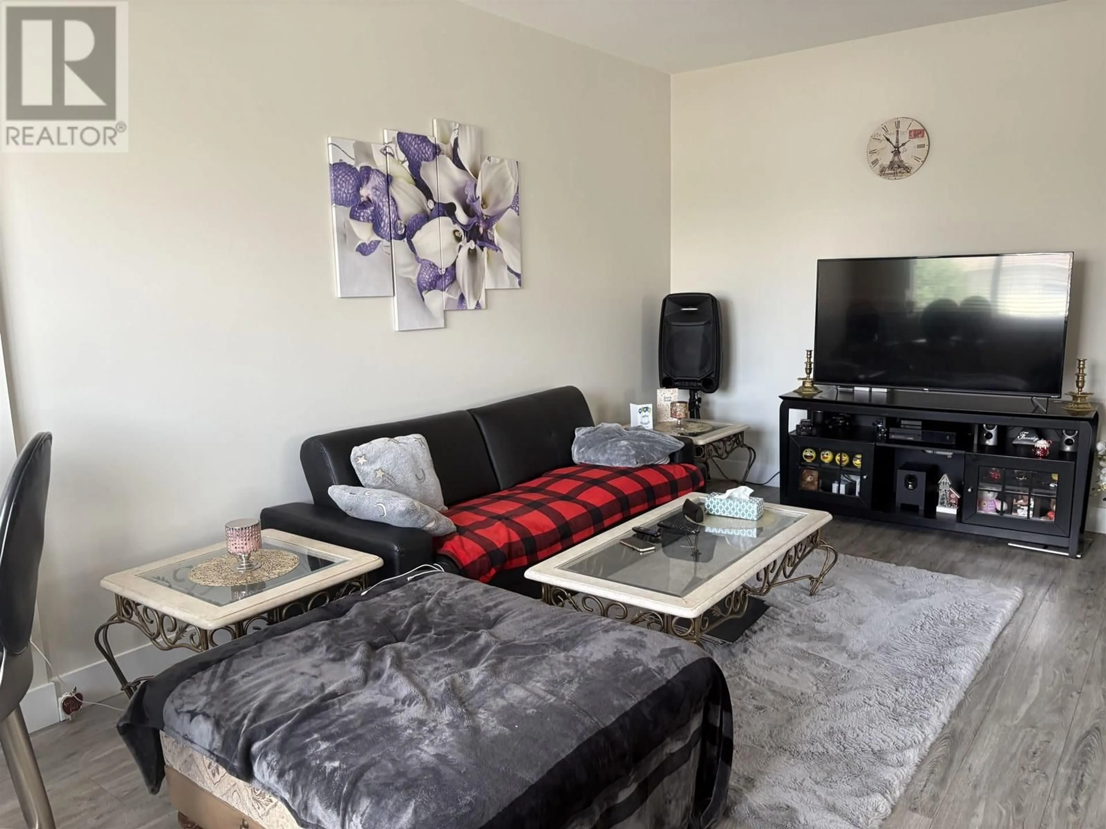 Living room with furniture, unknown for 3803 PINEWOOD AVENUE, Prince George British Columbia V2N4W4