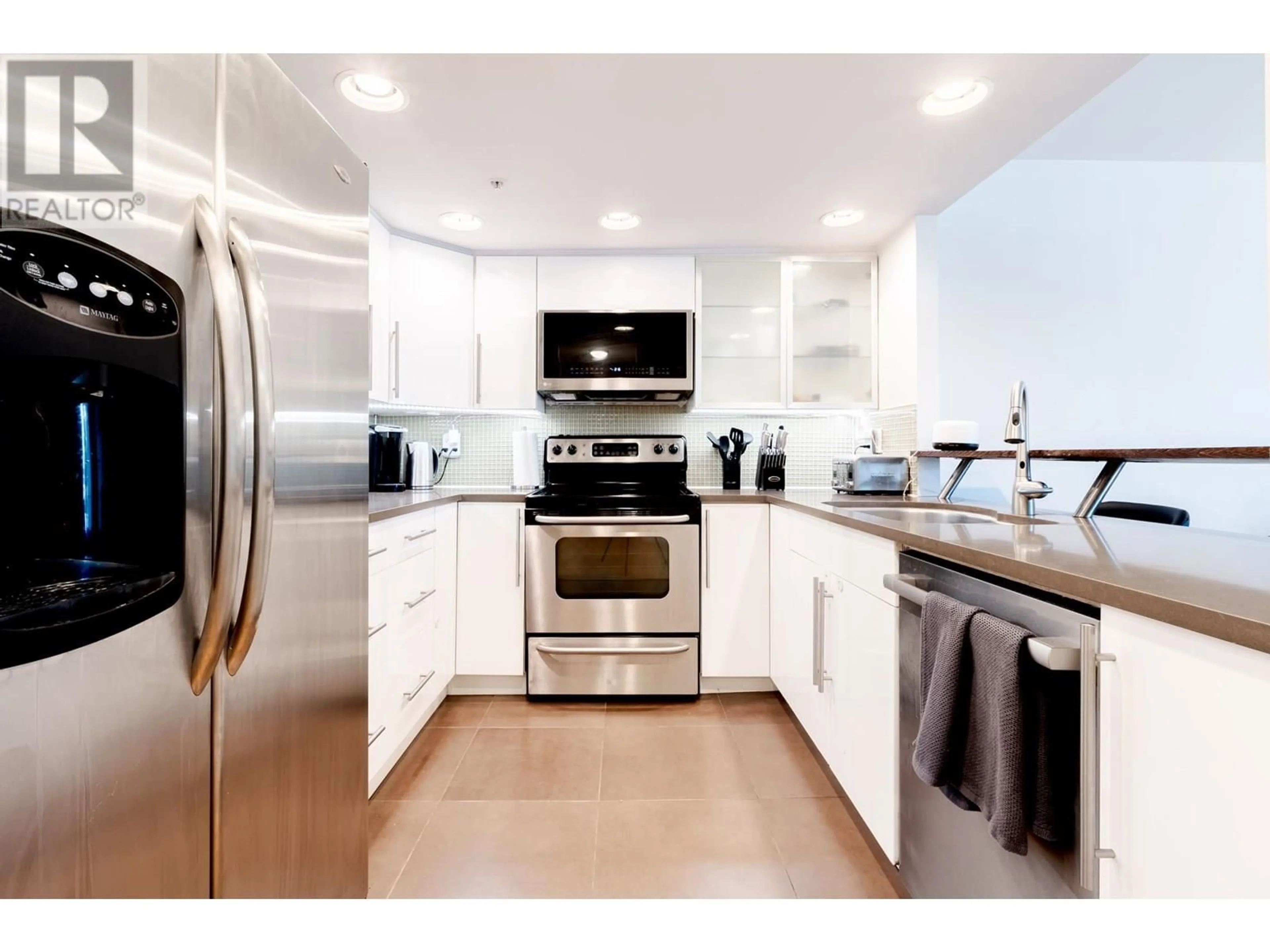 Contemporary kitchen, unknown for 202 - 1188 QUEBEC STREET, Vancouver British Columbia V6A4B2