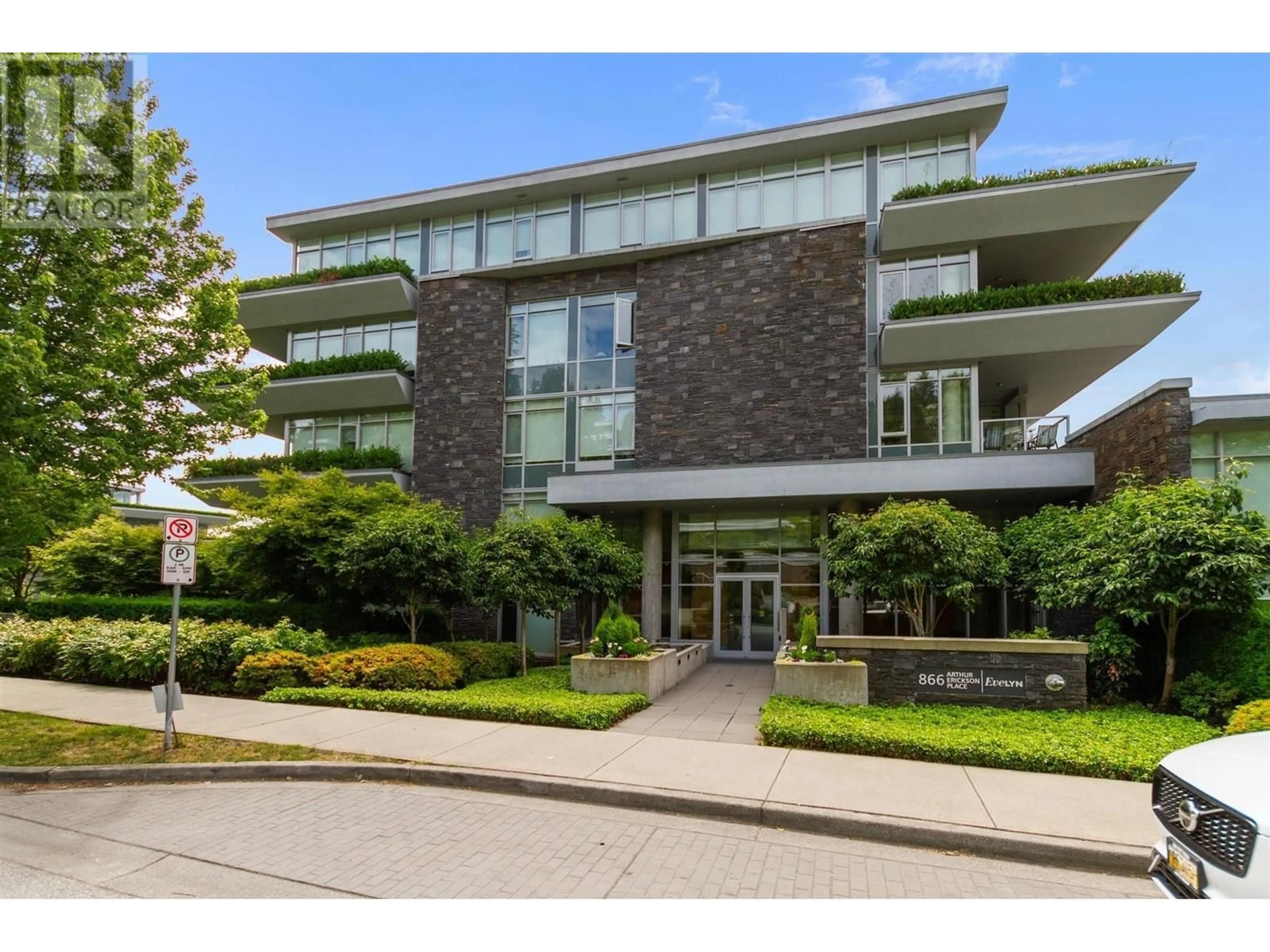 Indoor foyer for 200 - 866 ARTHUR ERICKSON PLACE, West Vancouver British Columbia V7T0B2
