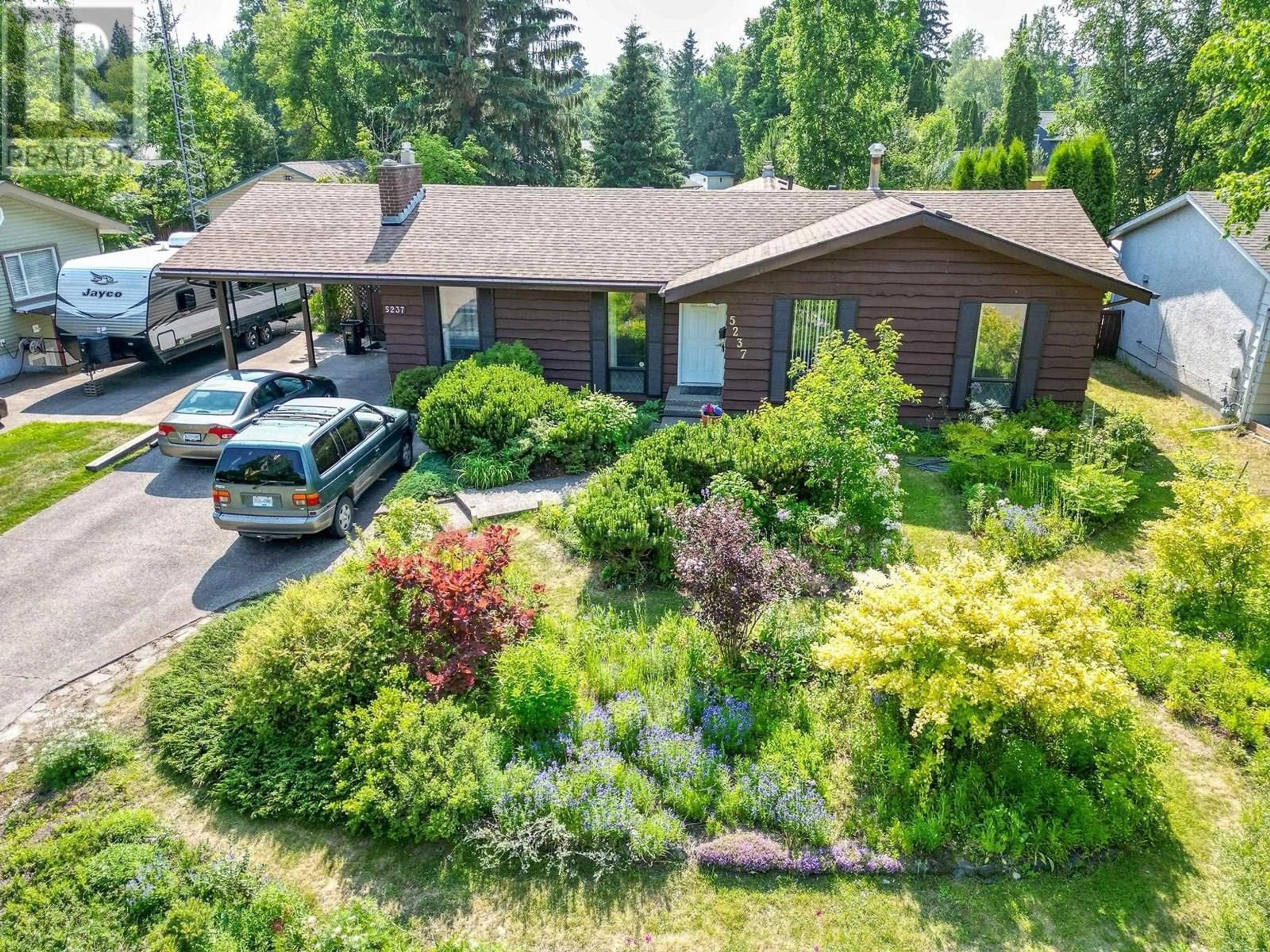 A pic from outside/outdoor area/front of a property/back of a property/a pic from drone, unknown for 5237 CAMBRIDGE ROAD, Prince George British Columbia V2N2B6