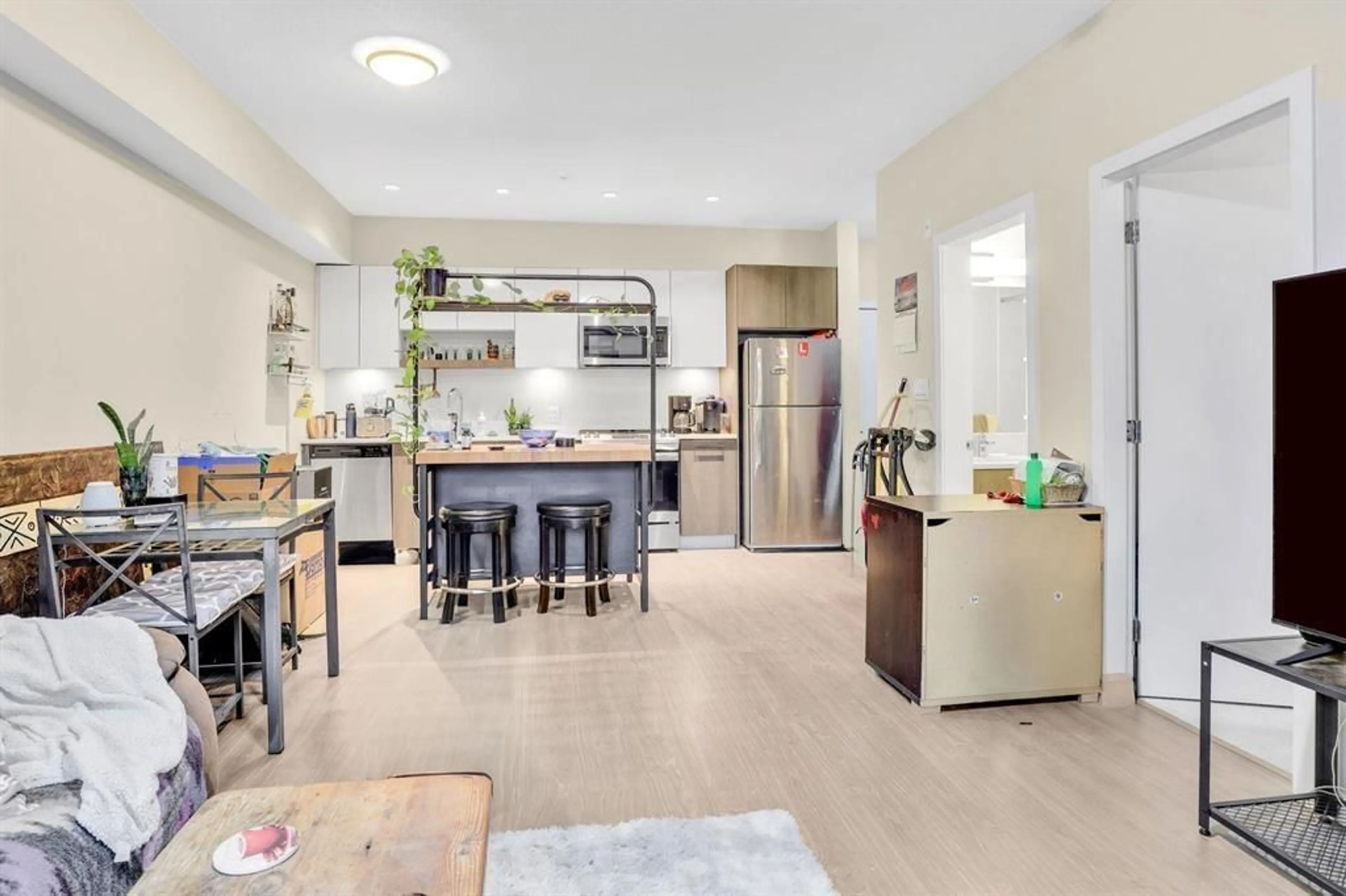 Open concept kitchen, unknown for 212 - 13768 108, Surrey British Columbia V3T0L9