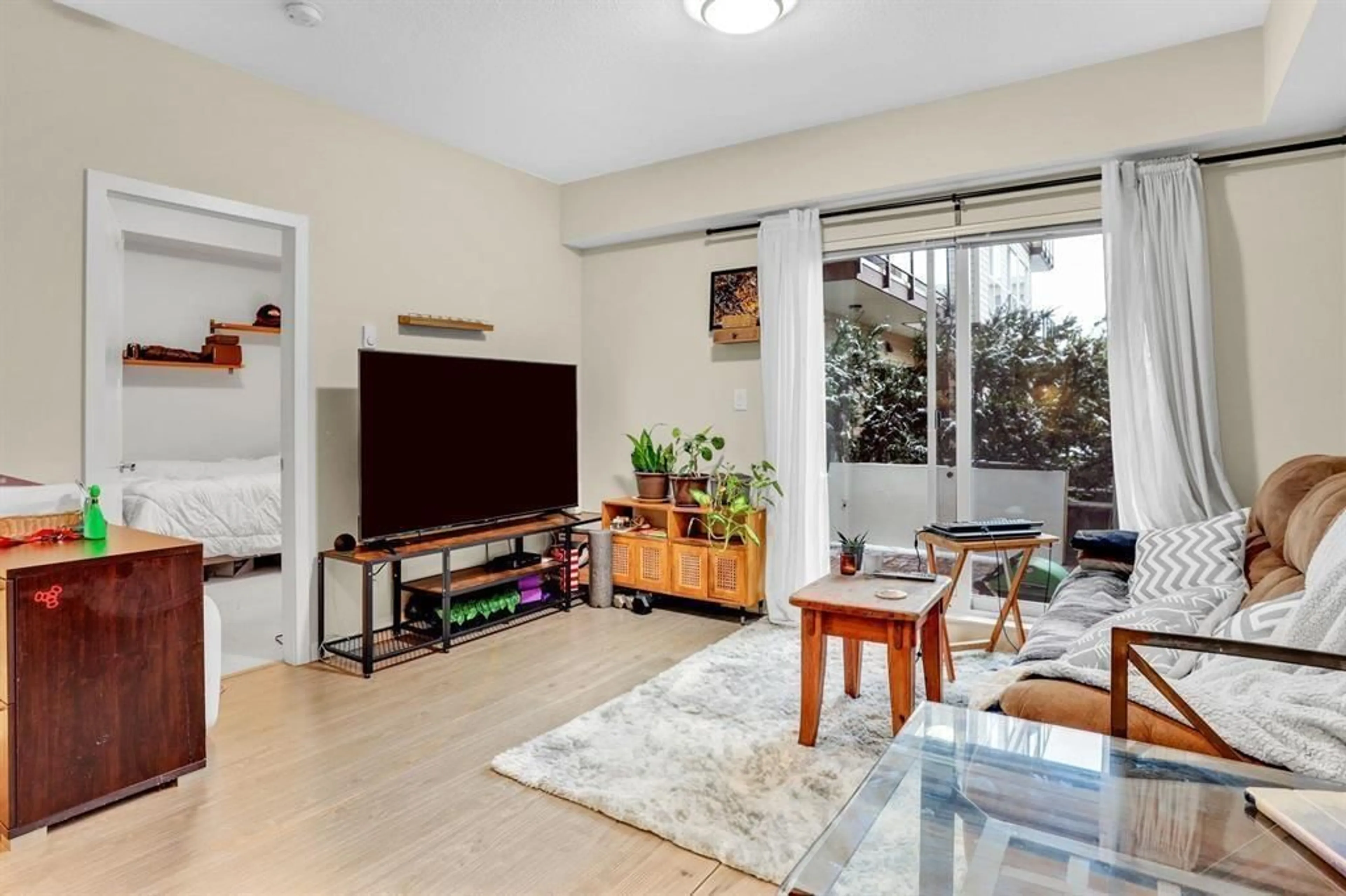 Living room with furniture, unknown for 212 - 13768 108, Surrey British Columbia V3T0L9