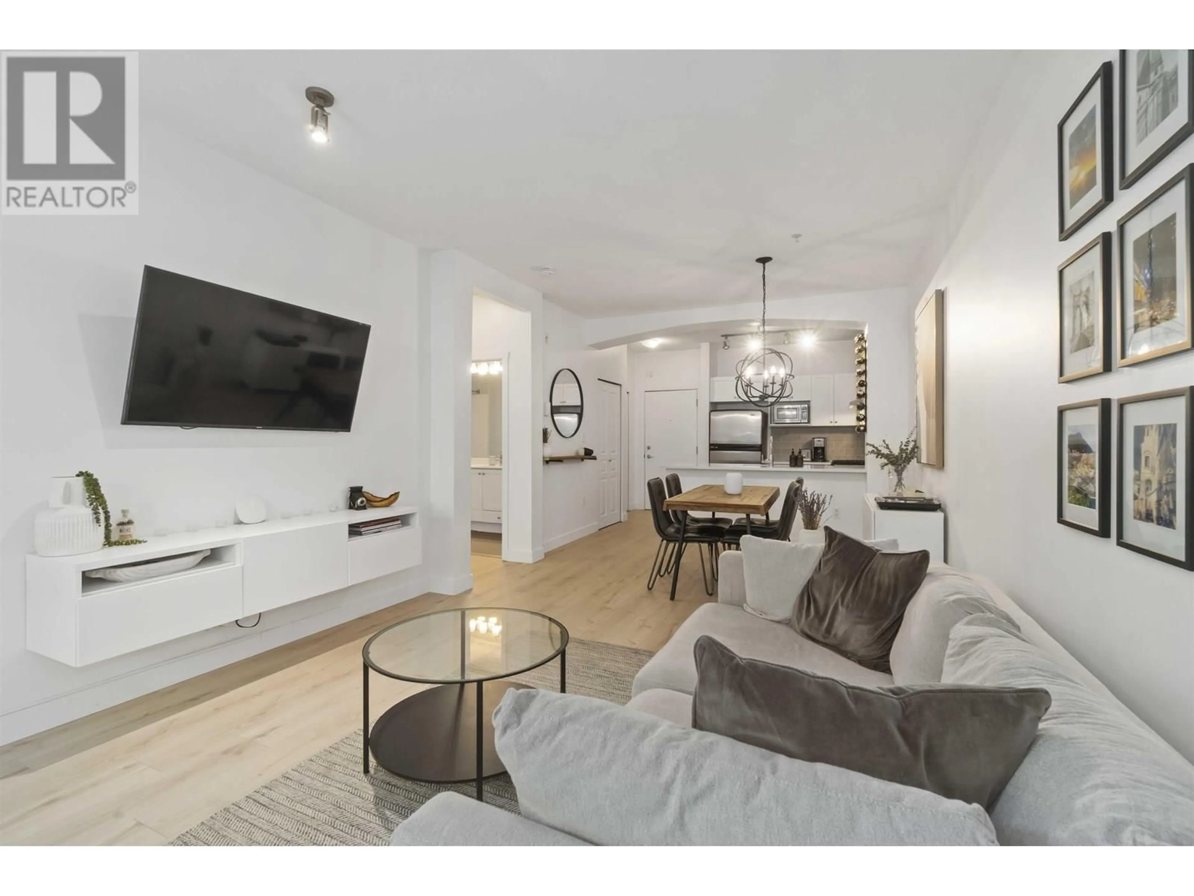 Living room with furniture, unknown for 101 - 2969 WHISPER WAY, Coquitlam British Columbia V3E3S8