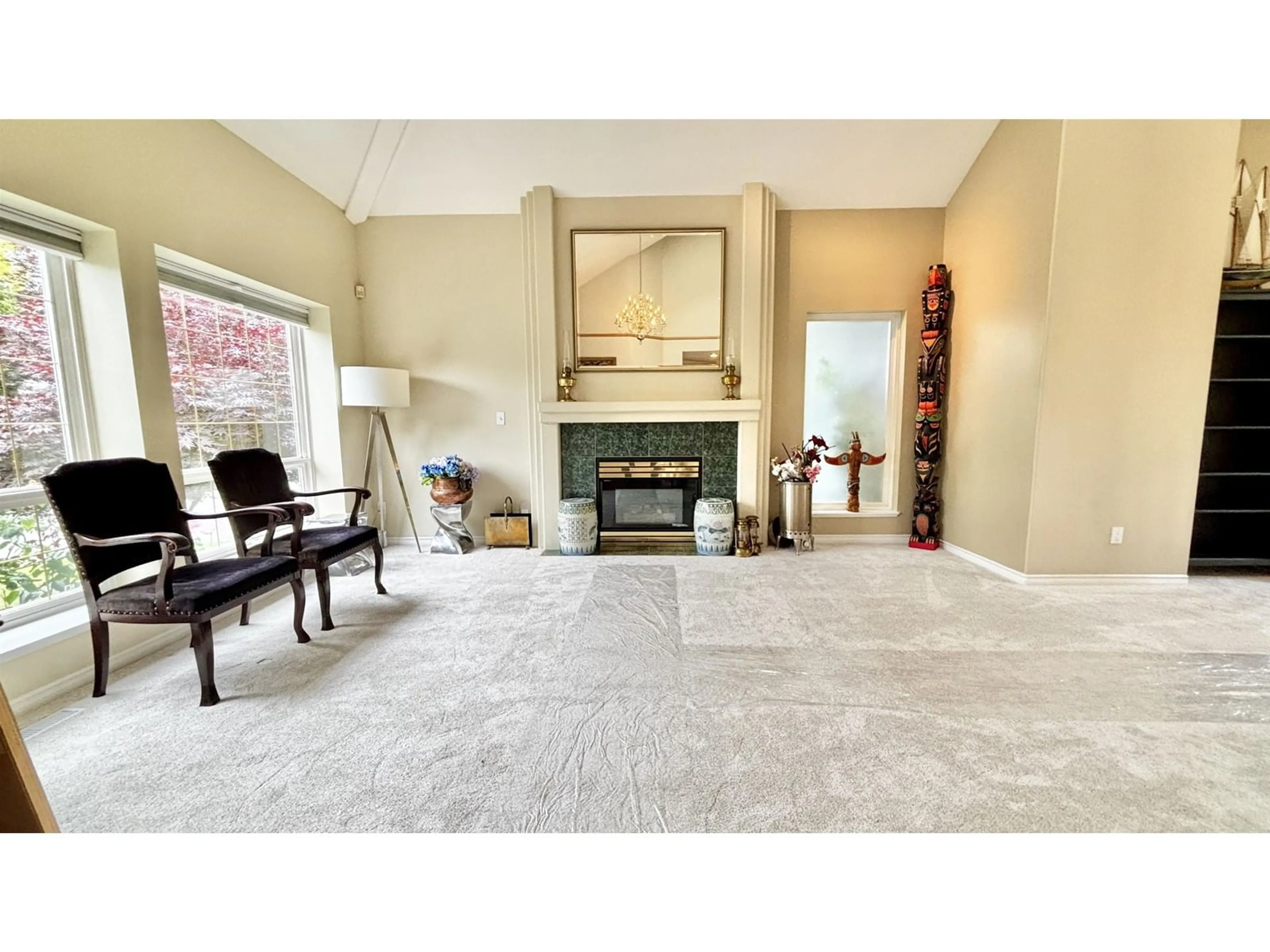 Living room with furniture, ceramic/tile floor for 16941 FRIESIAN, Surrey British Columbia V3S8P2