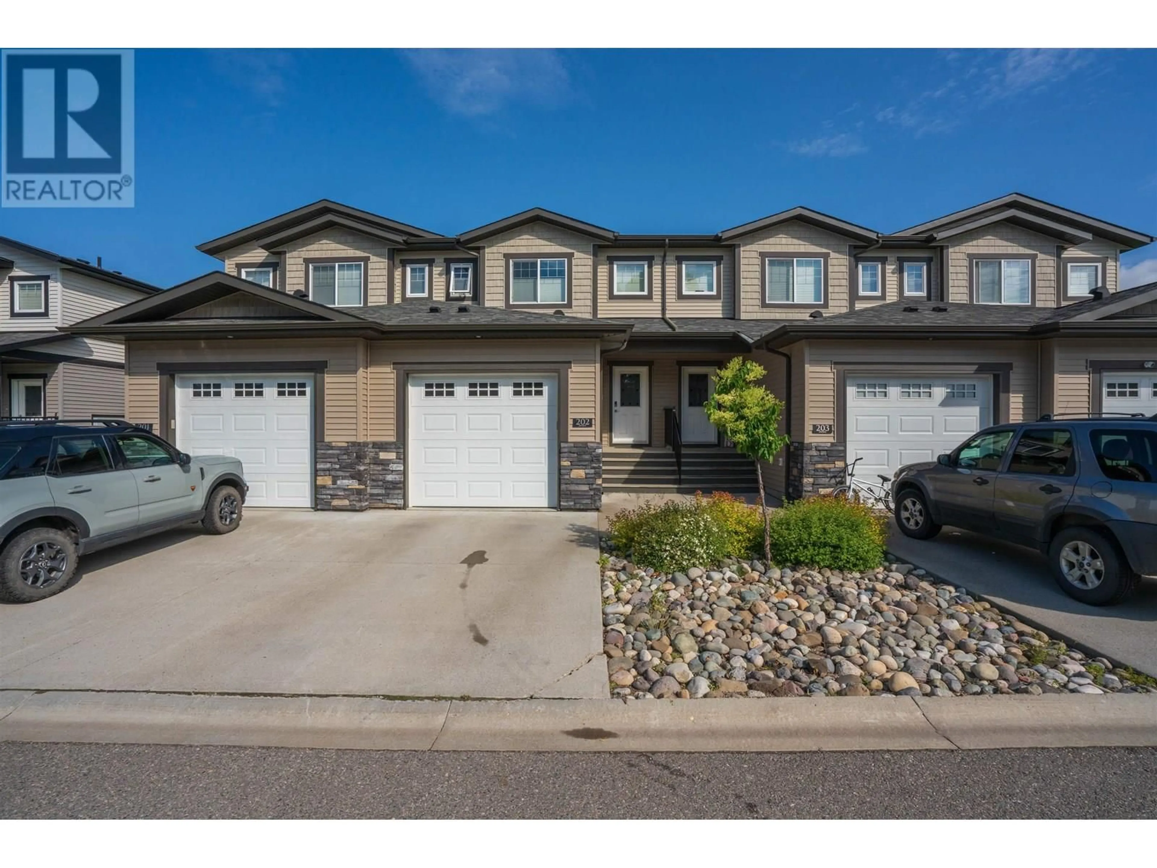A pic from outside/outdoor area/front of a property/back of a property/a pic from drone, street for 202 - 6798 WESTGATE AVENUE, Prince George British Columbia V2N0H6