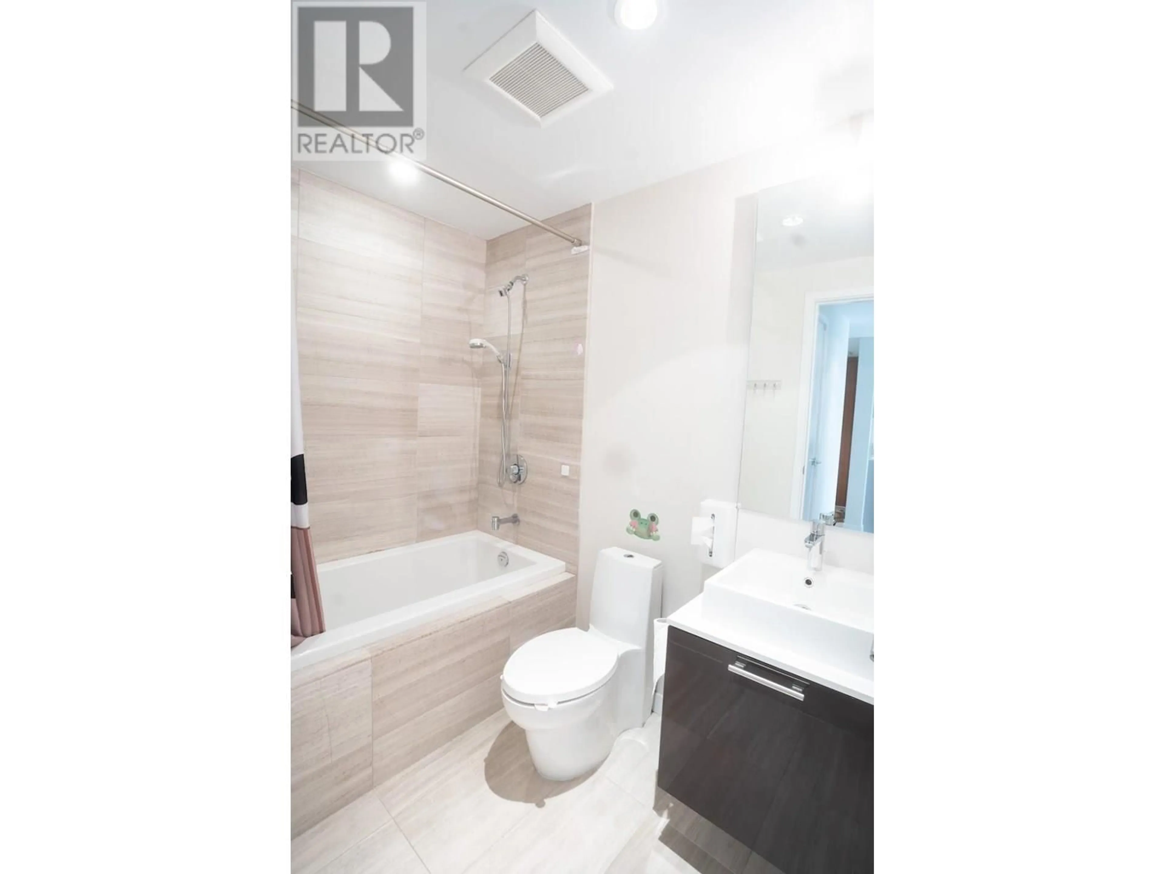 Contemporary bathroom, ceramic/tile floor for 404 - 5111 BRIGHOUSE WAY, Richmond British Columbia V7C0A6